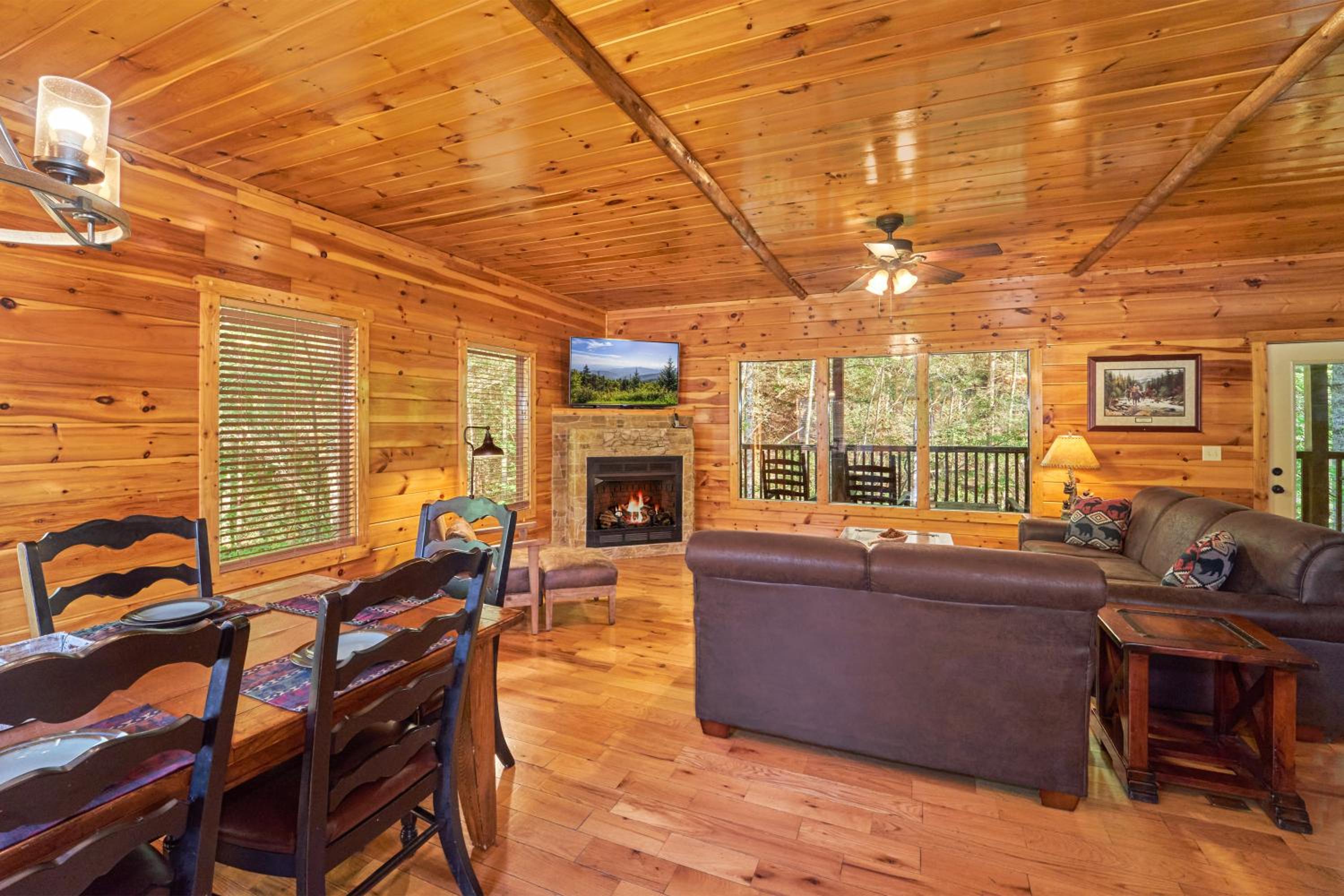 Lumberjack Lodge: Pool Theater Fire Pit