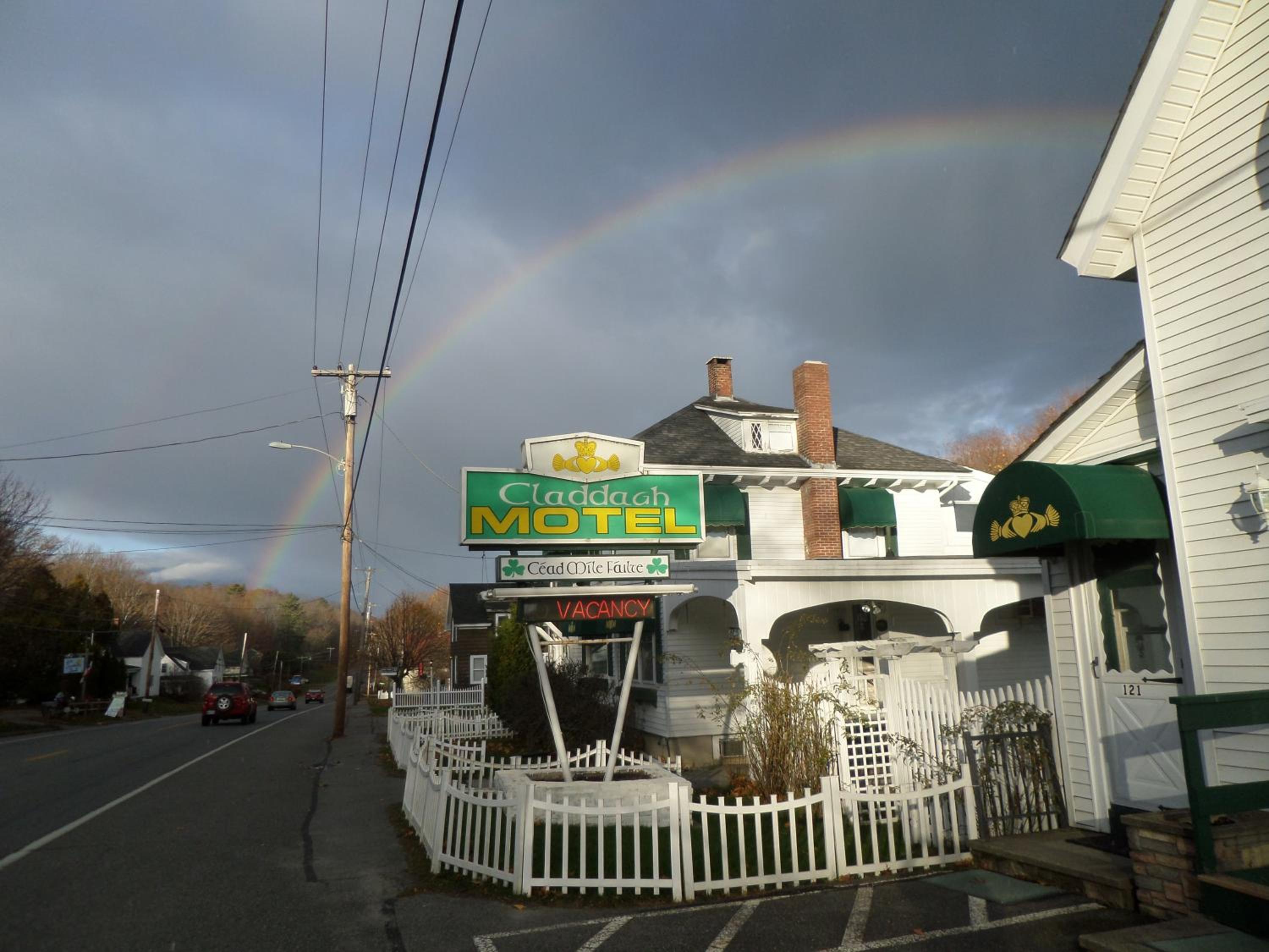 Claddagh Motel & Suites