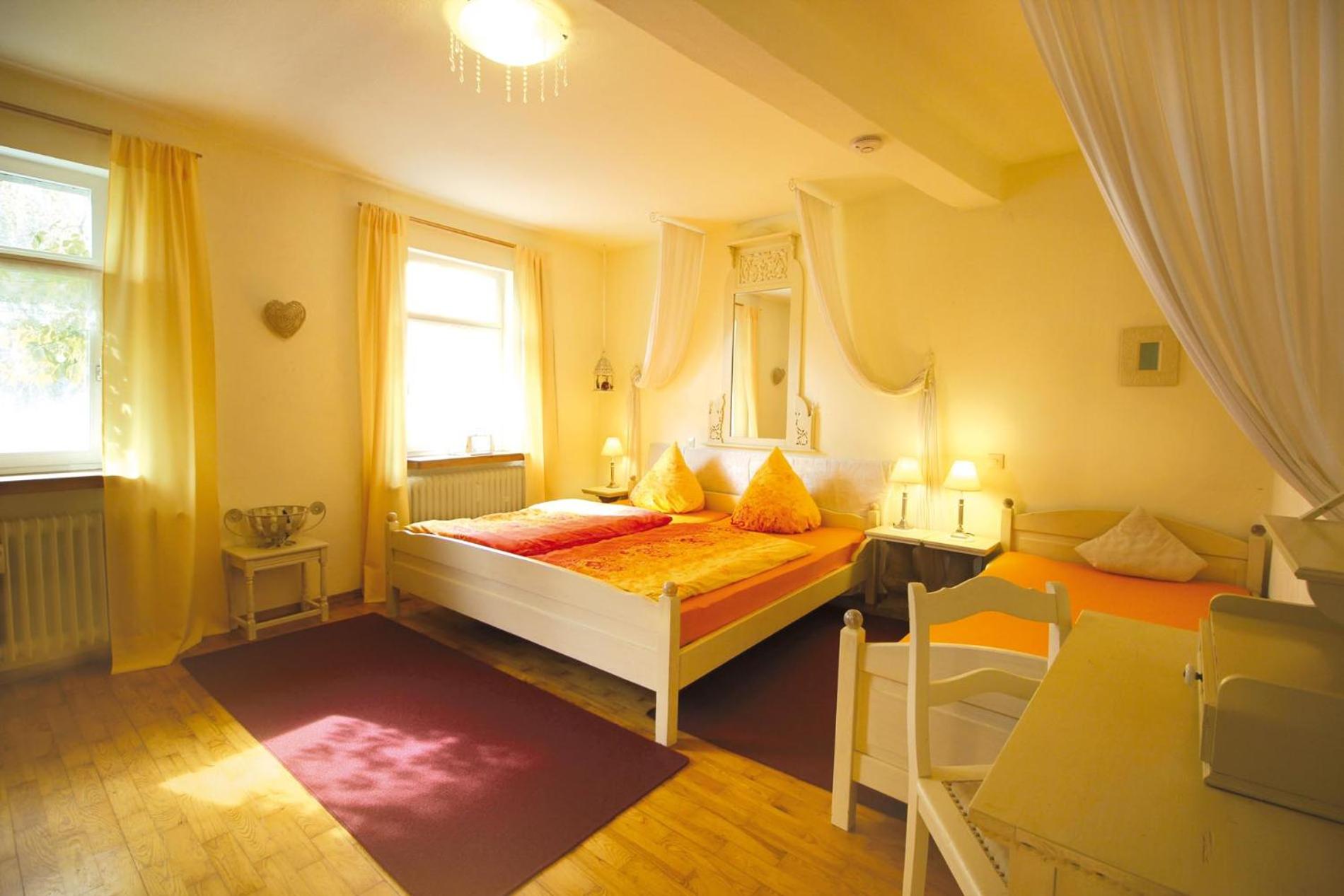 Apartment 175 qm SCHWANENNEST, in der romantischen Rödermühle an der Fränkischen Saale in Deutschlands Mitte, 8 km zur A7