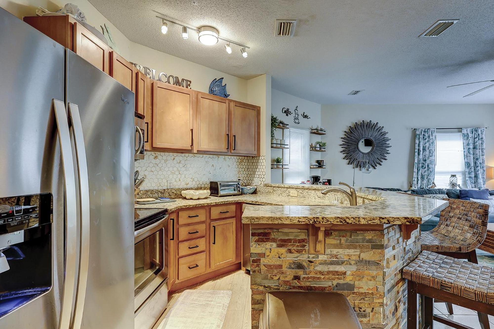 3 BR 3 BA Updated Luxury Oceanbreeze Bikes & Beach Gear included view 4
