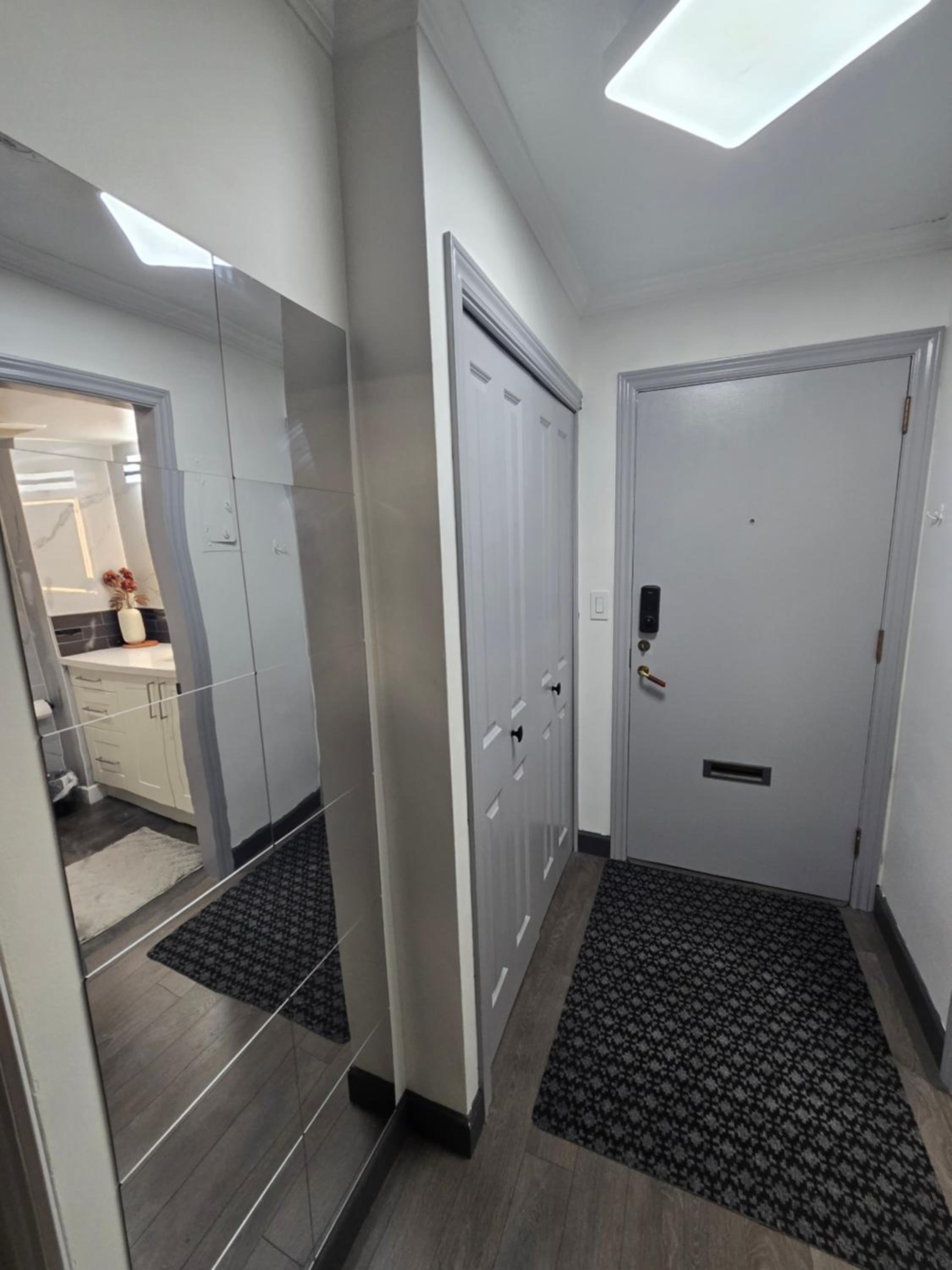 Designer-Luxury. WaterView, Parking, Rooftop pool
