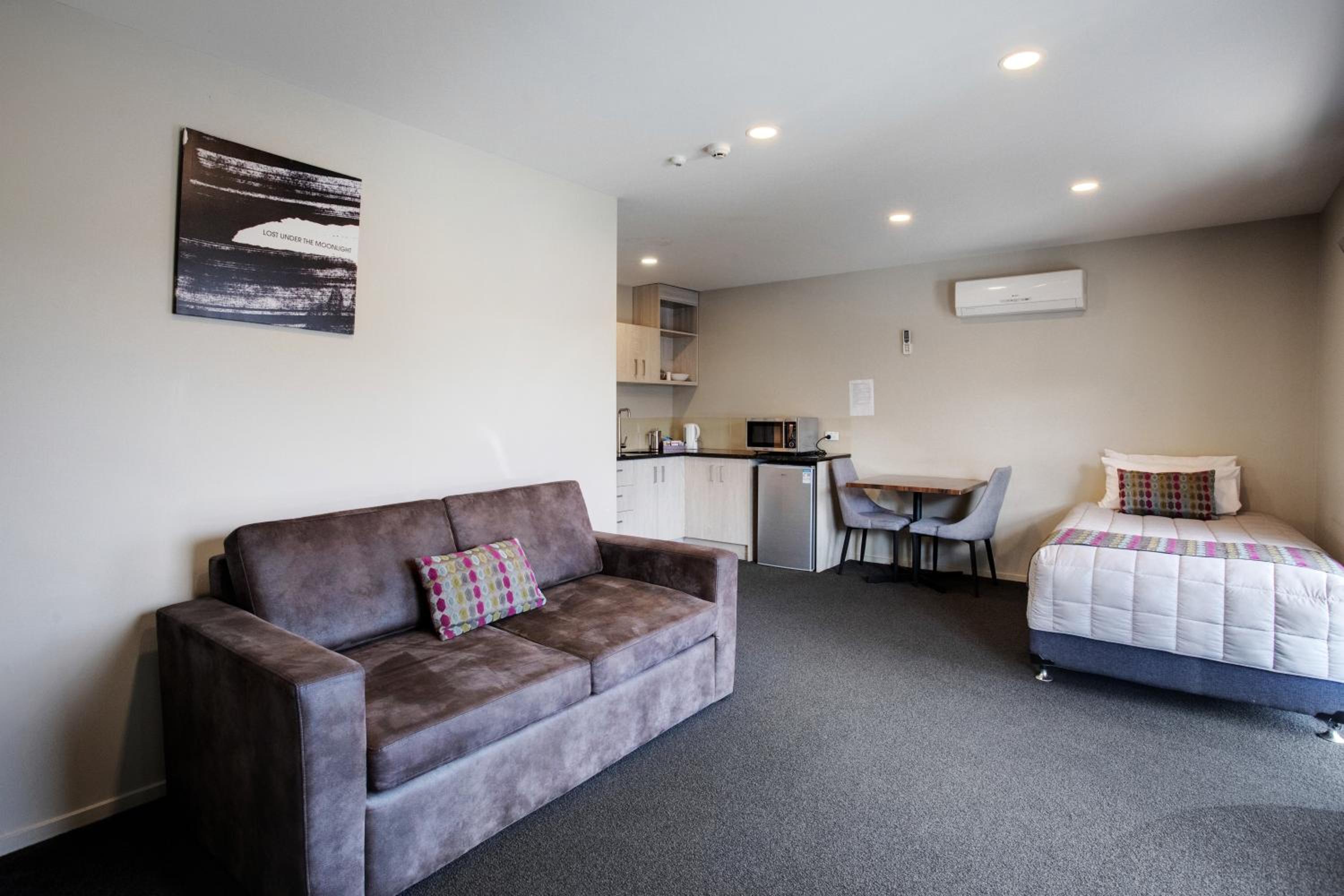 Ellerslie Palms Motel