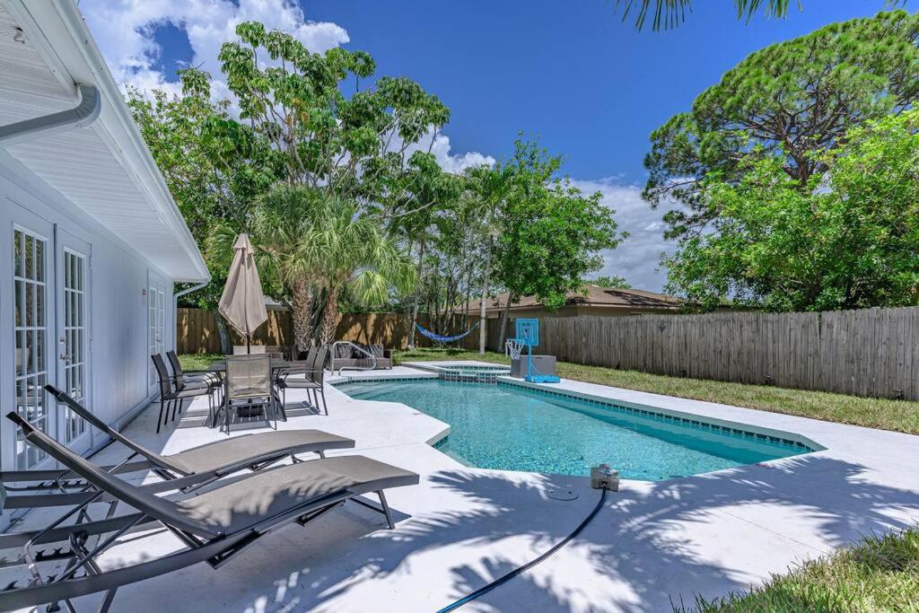Blue Palm Home with Pool, Hot Tub, Nearby Beach, Outdoor Shower view 5
