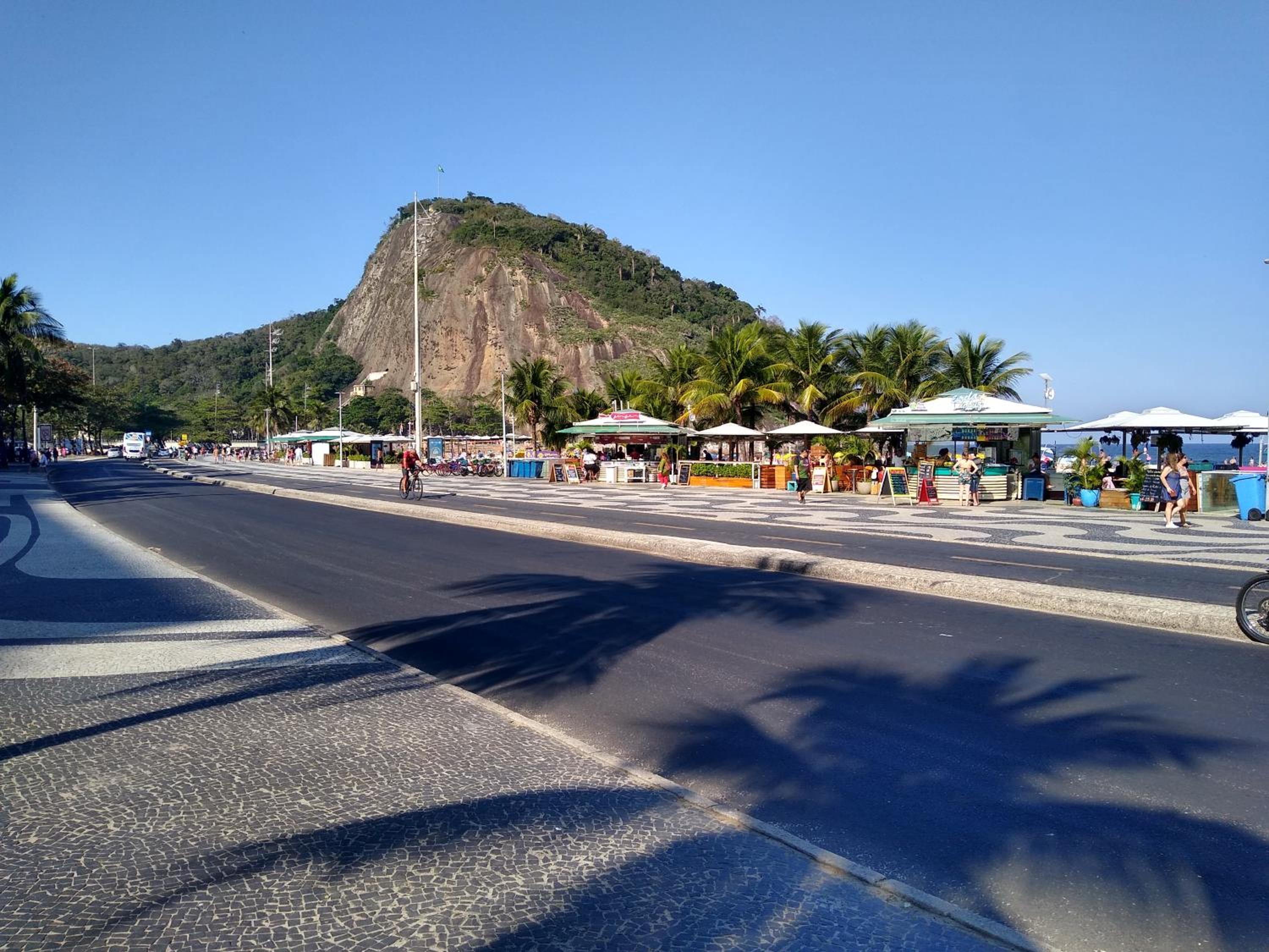 Em frente a Praia