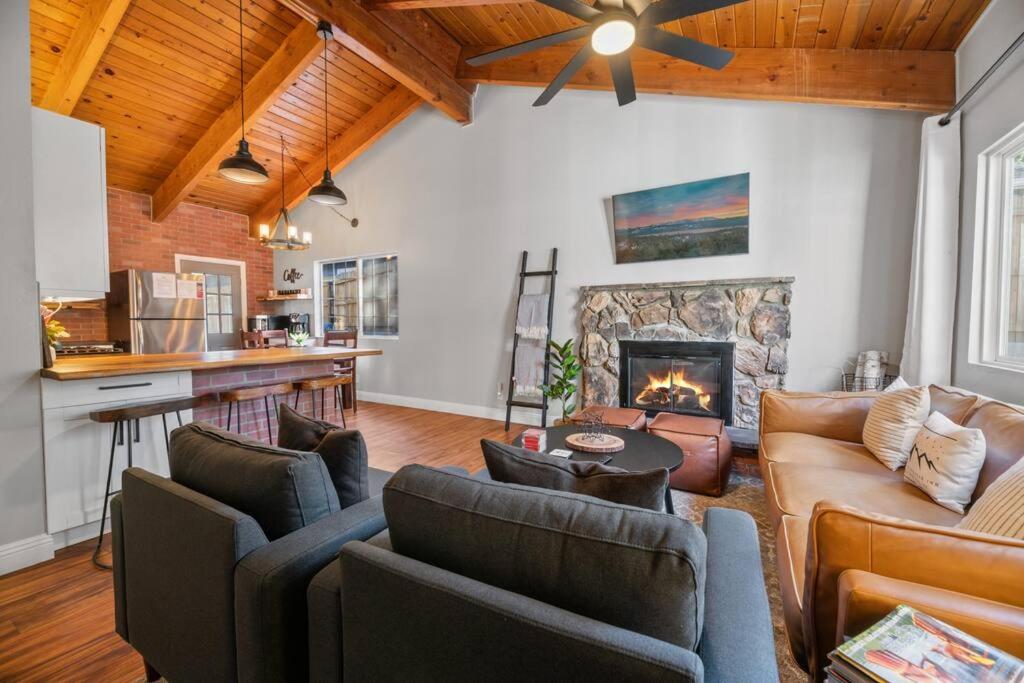 Family-friendly, AC, Hot Tub, Walk 2 Park & Lake view 4