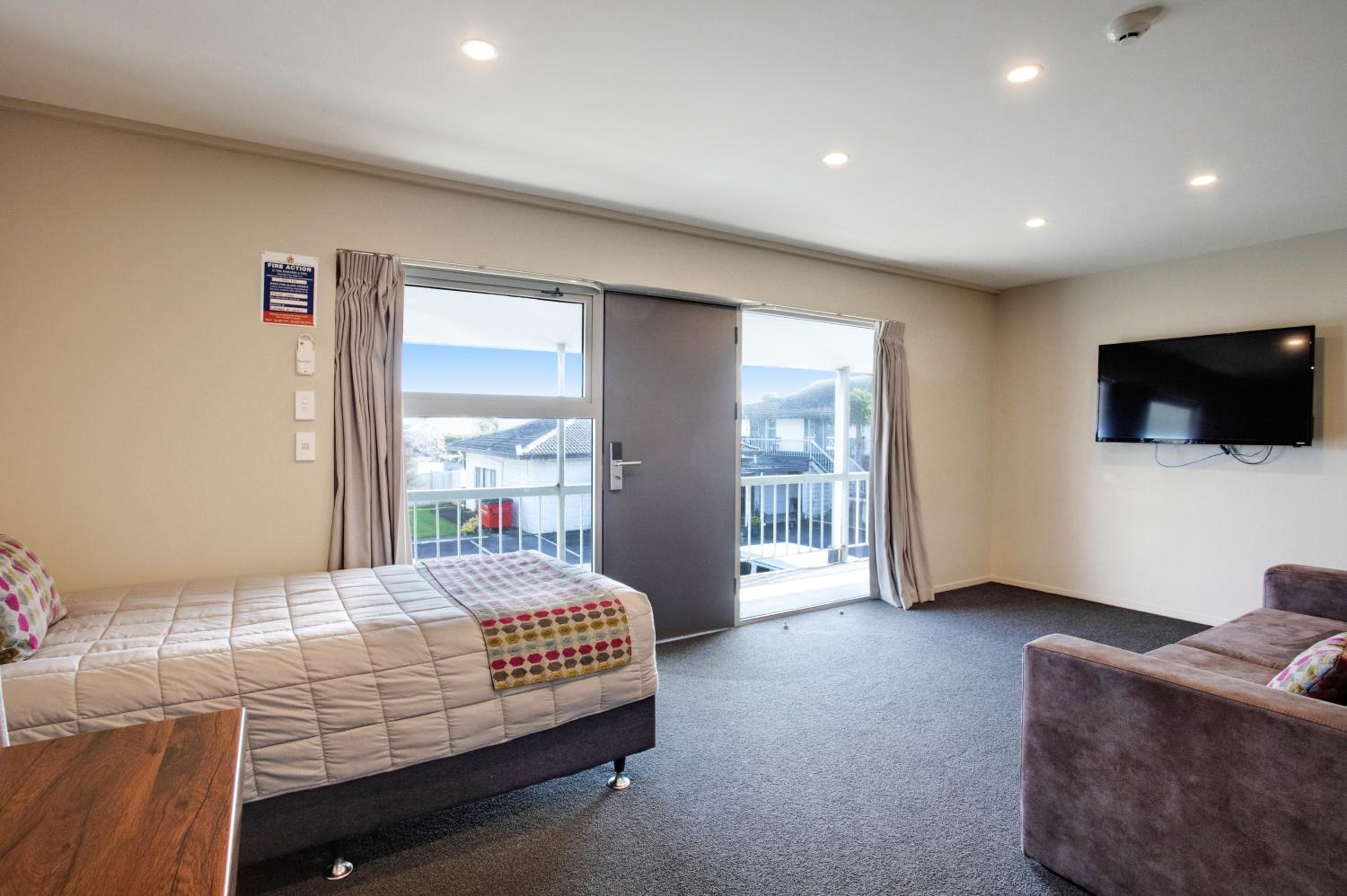 Ellerslie Palms Motel