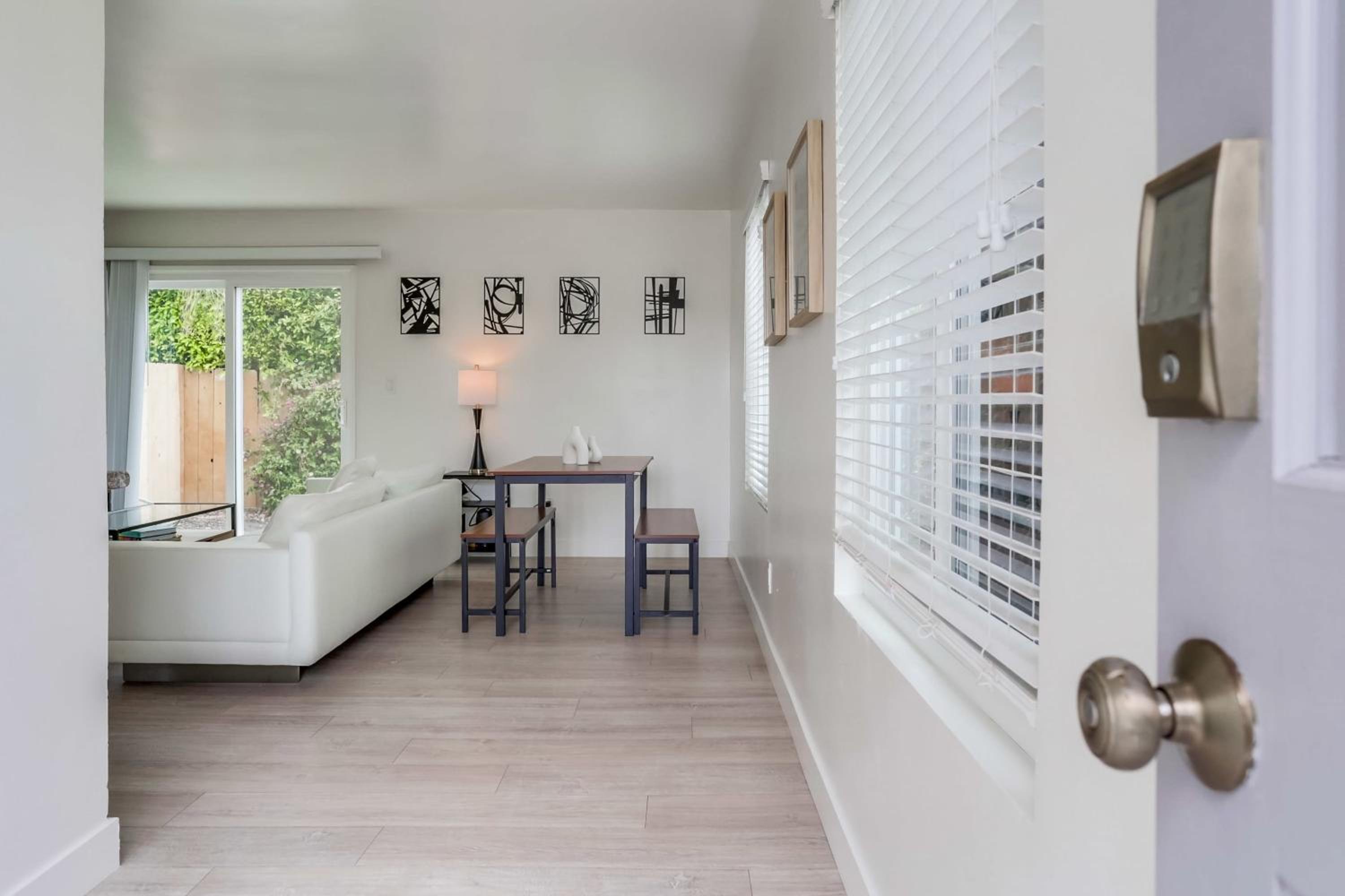 A-C 3 Blocks to Ocean Downtown La Jolla Remodel view 4