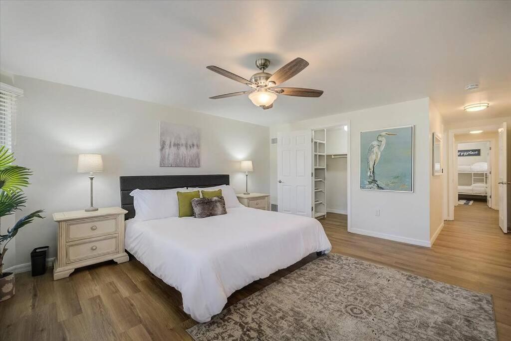 Spacious home With Heated Pool 3 miles from IMG!