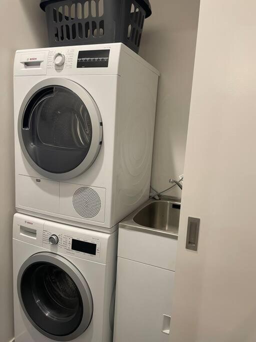 Top Floor Mount Central Apartment with Pool & Spa view 4