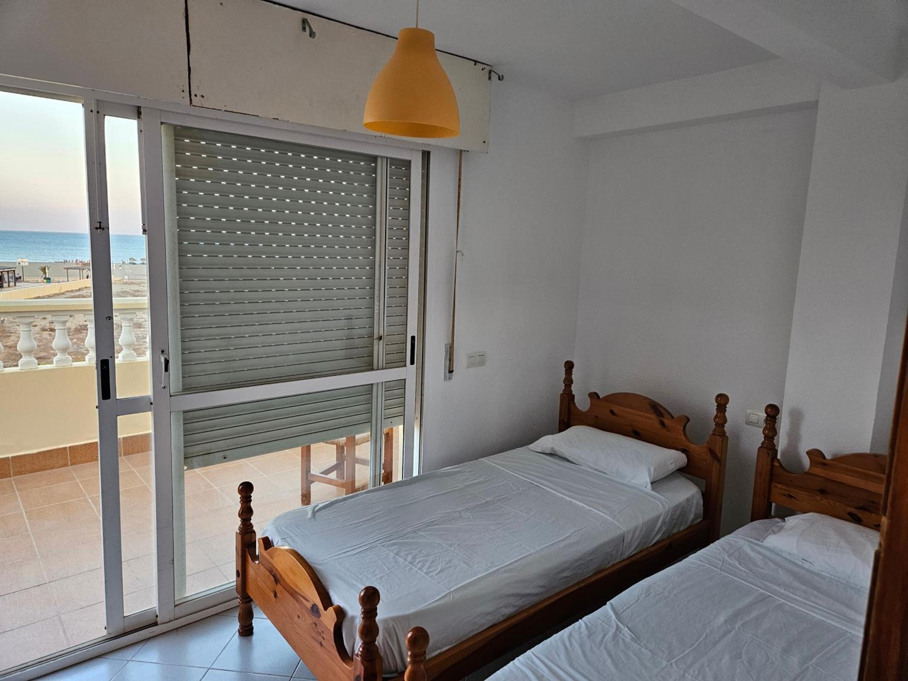 Apartamento de TRES HABITACIONES a 3 minutos de la playa PARA 6 PERSONAS view 3
