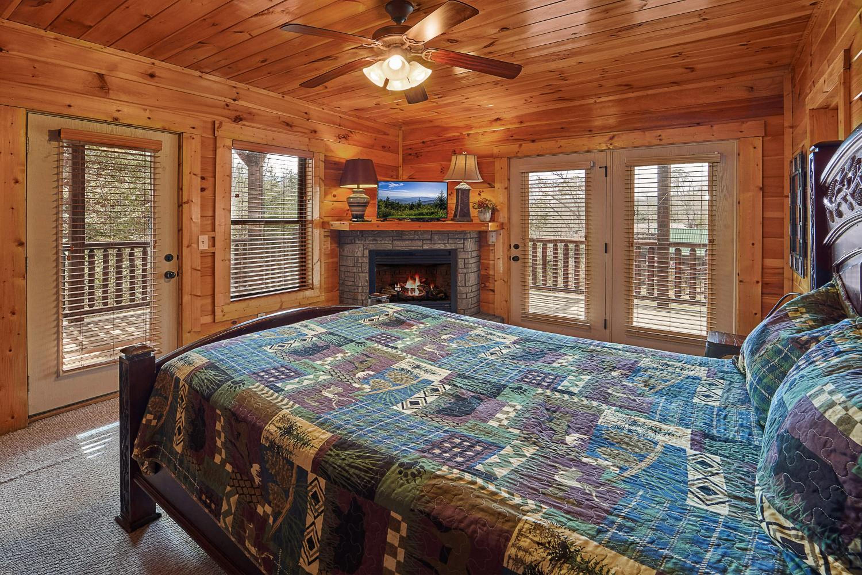 Amazing Views Private Theater Hot Tub