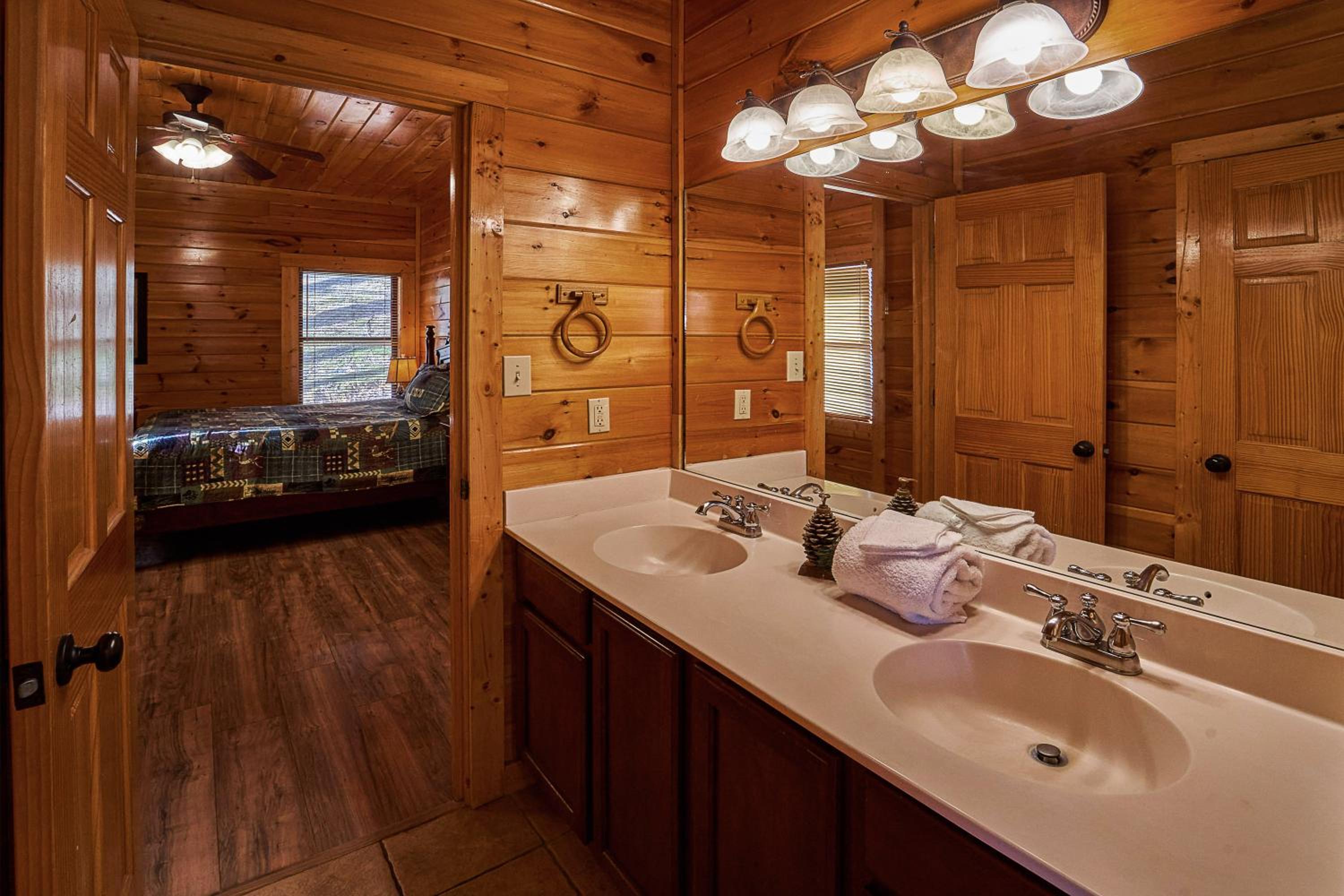 Amazing Views Private Theater Hot Tub