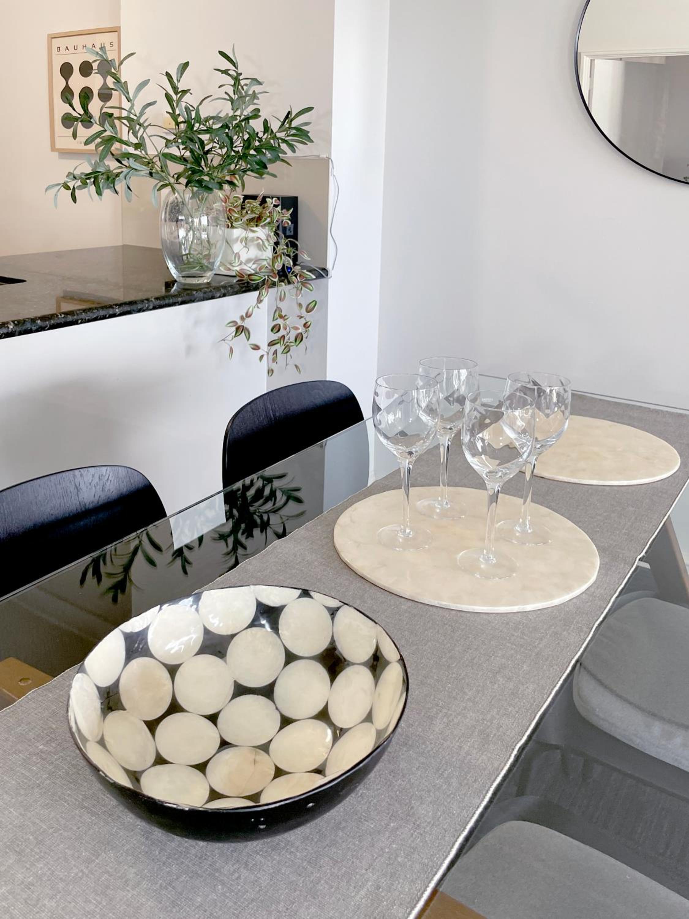 Stylish Executive City Pad w Parking and Pool