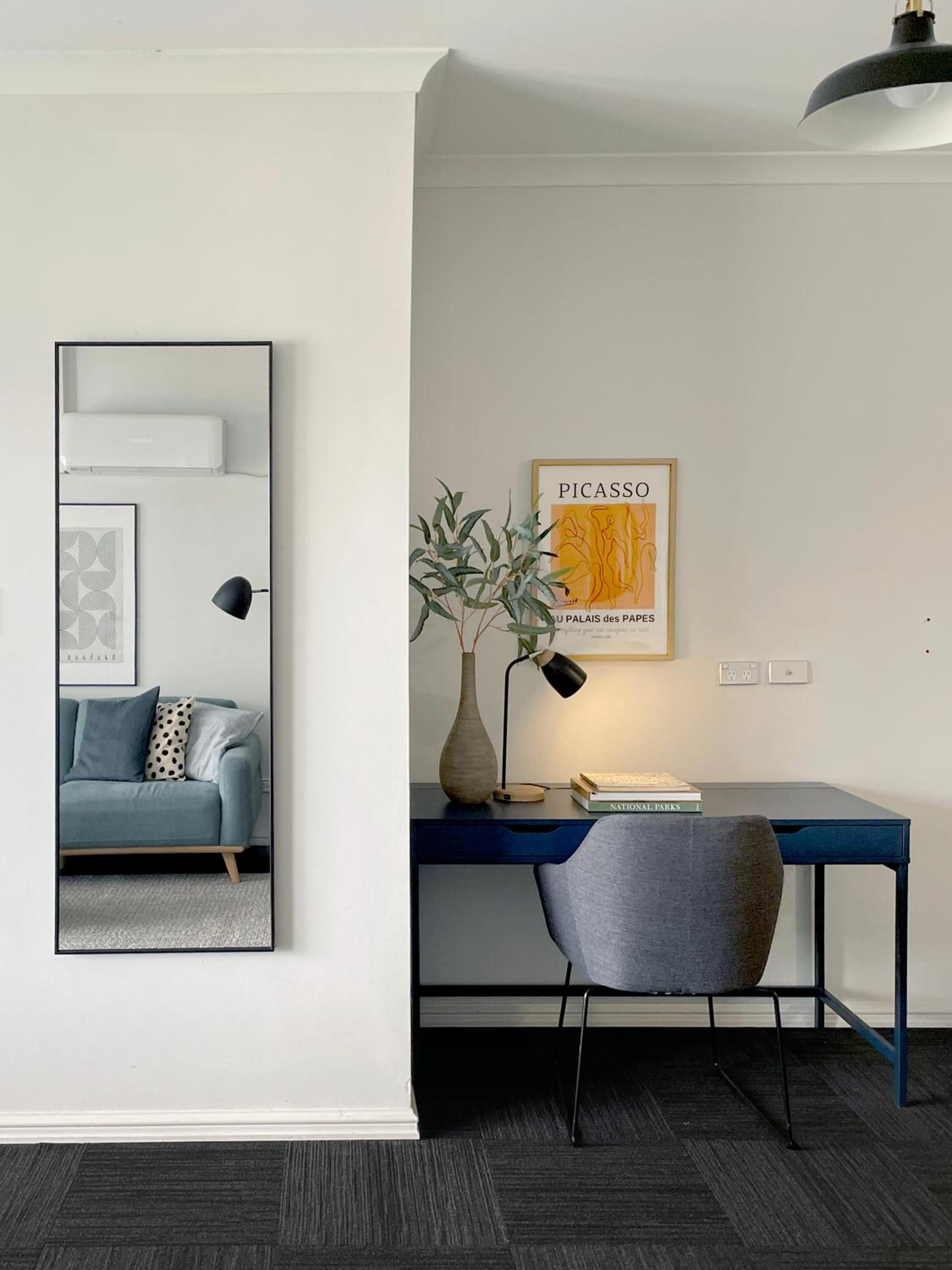Stylish Executive City Pad w Parking and Pool