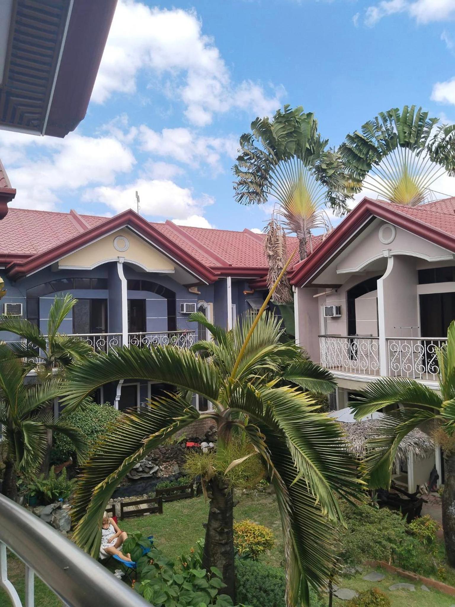 EV2 Townhouse Hotel
