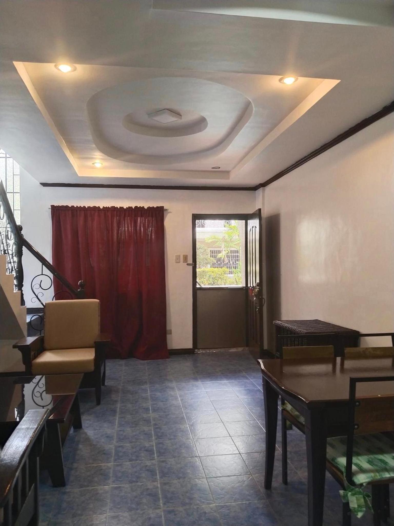 EV2 Townhouse Hotel
