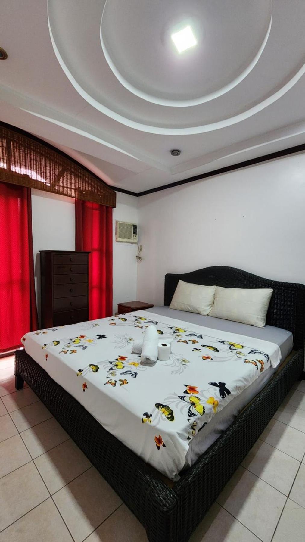 EV2 Townhouse Hotel