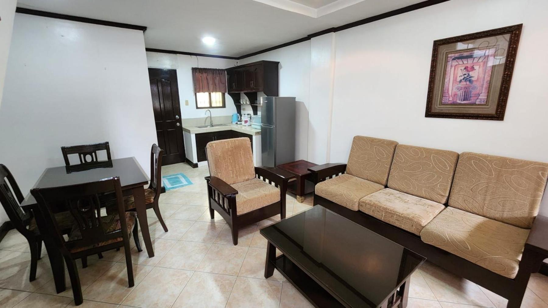 EV2 Townhouse Hotel