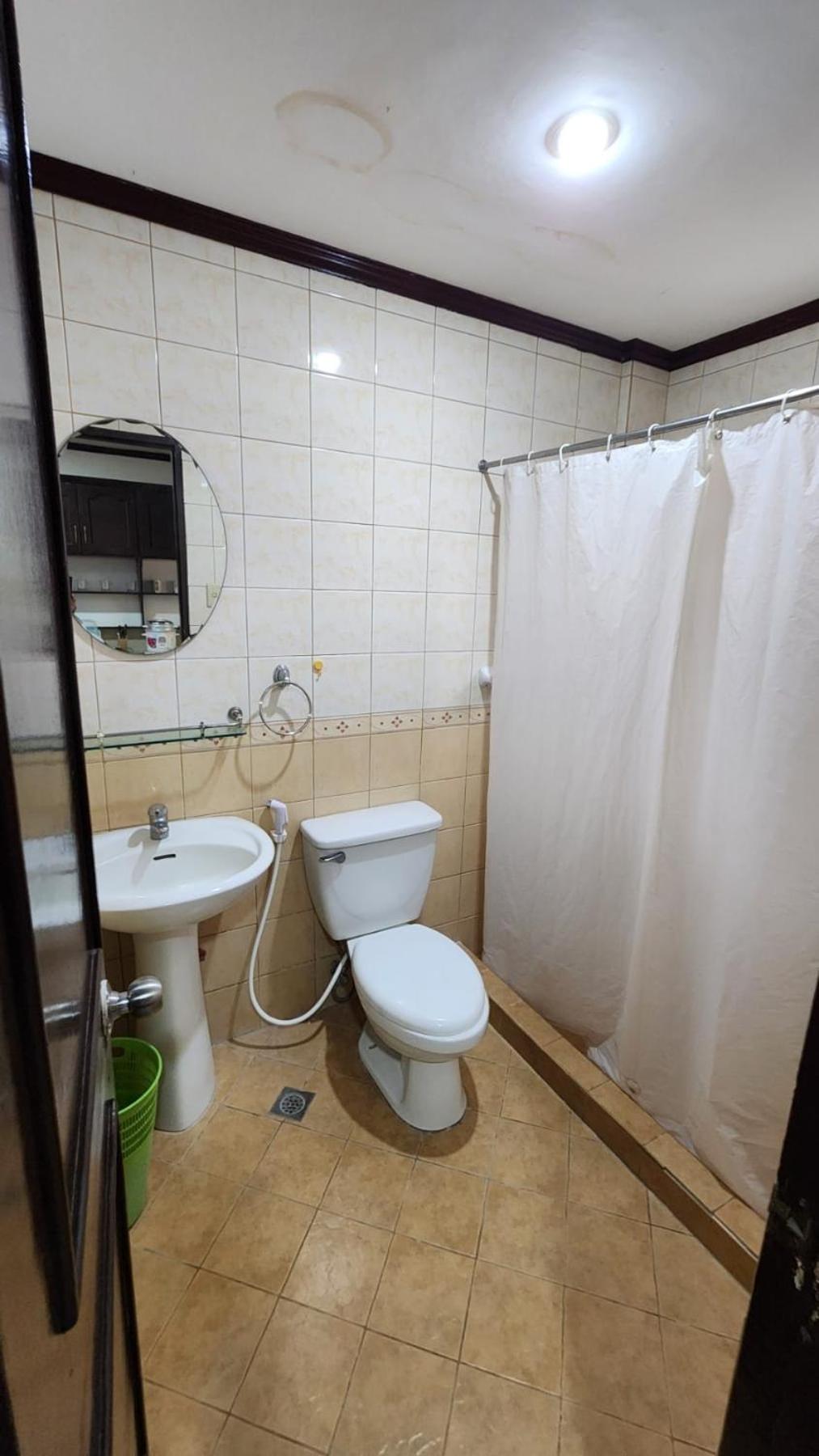 EV2 Townhouse Hotel