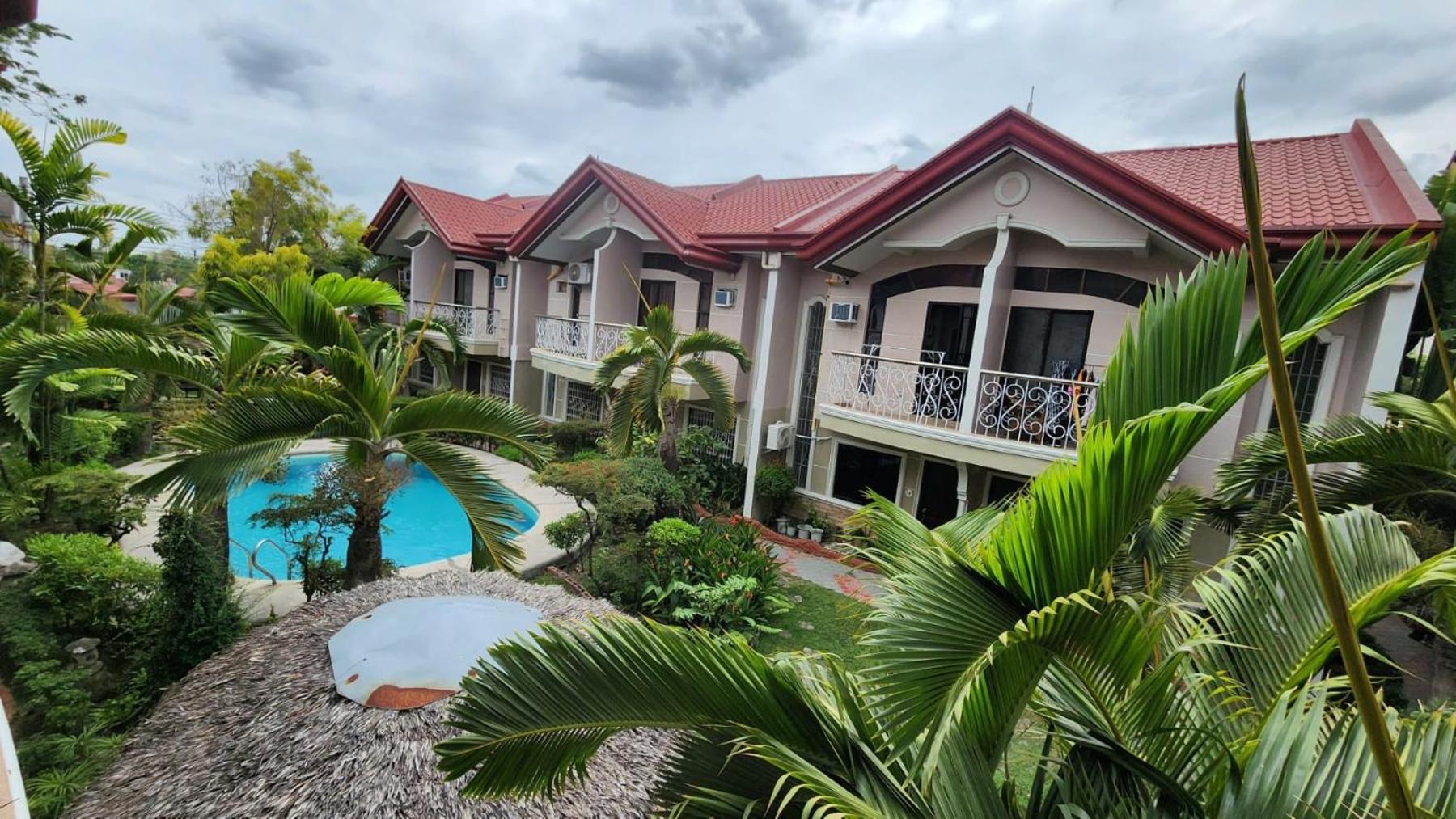 EV2 Townhouse Hotel