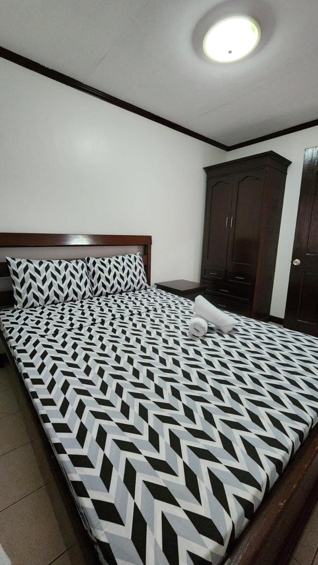 EV2 Townhouse Hotel