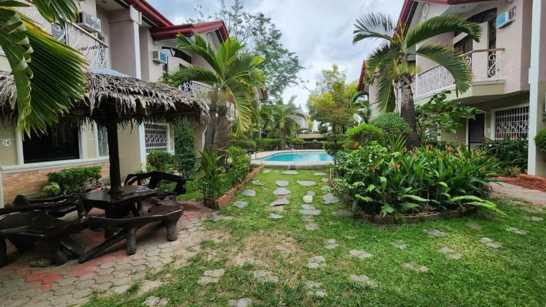 EV2 Townhouse Hotel