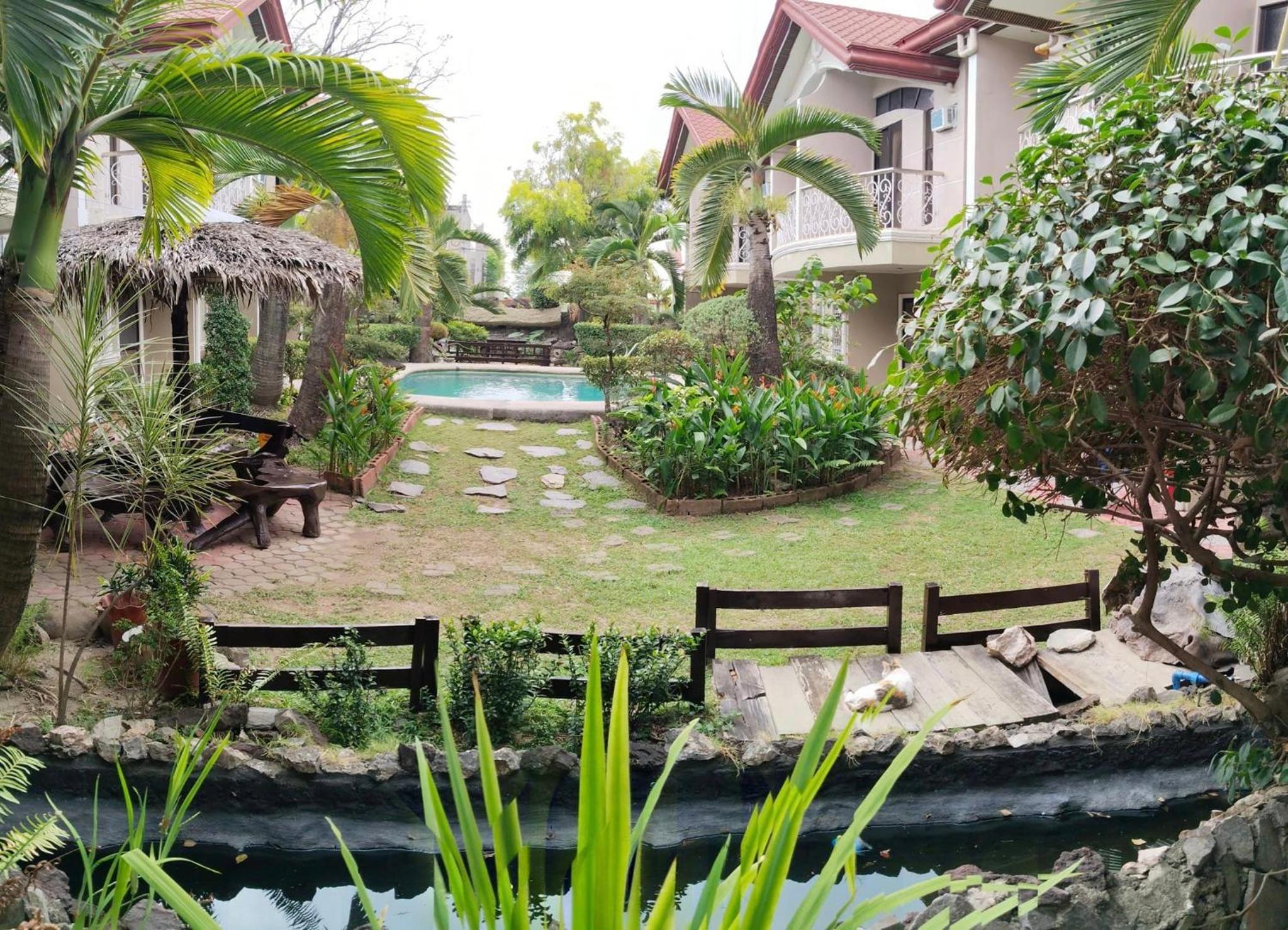 EV2 Townhouse Hotel