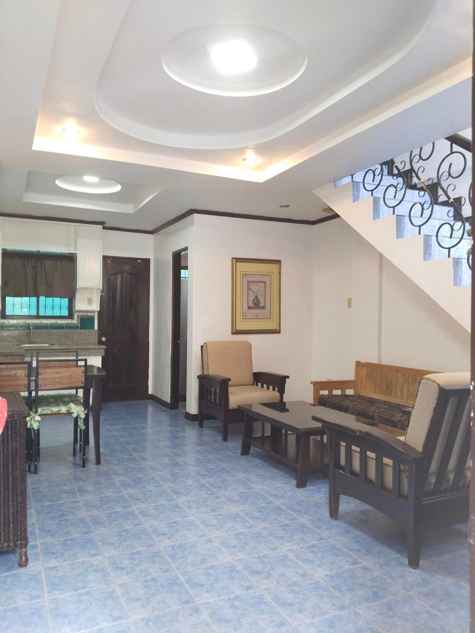 EV2 Townhouse Hotel