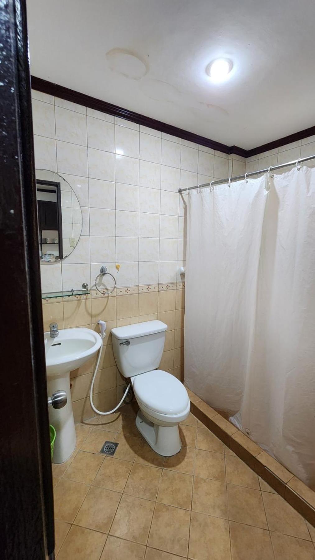 EV2 Townhouse Hotel