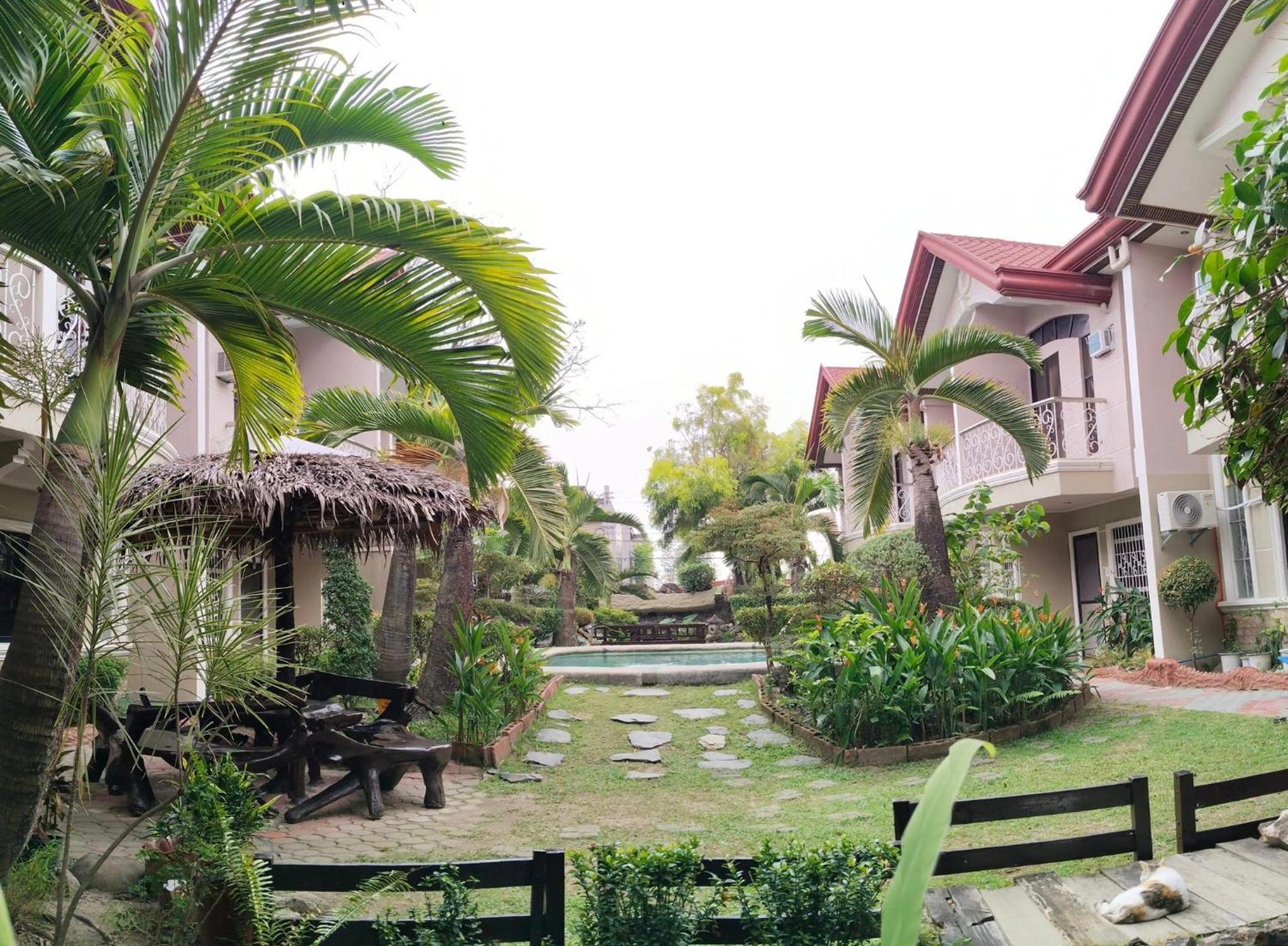 EV2 Townhouse Hotel