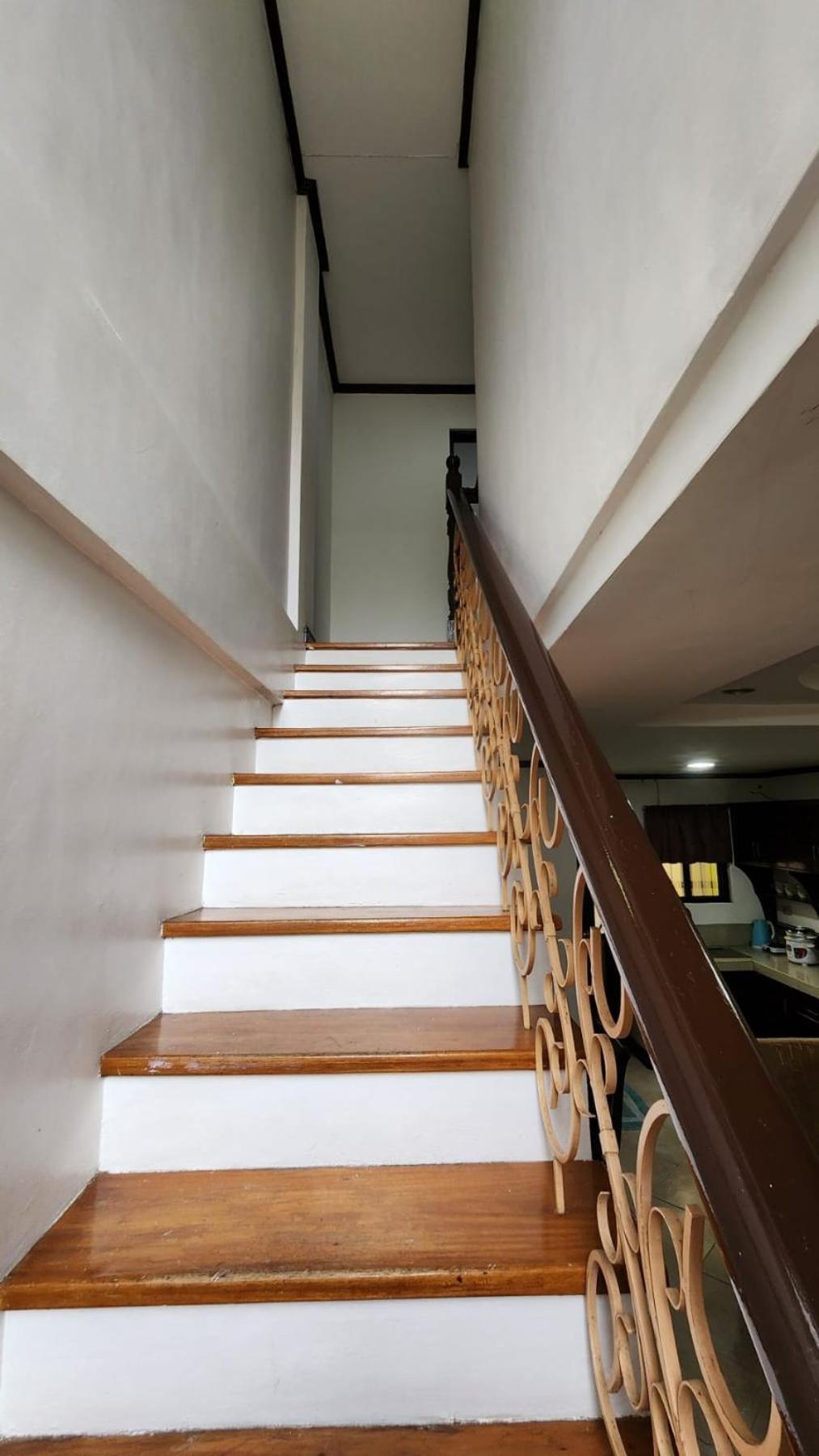 EV2 Townhouse Hotel