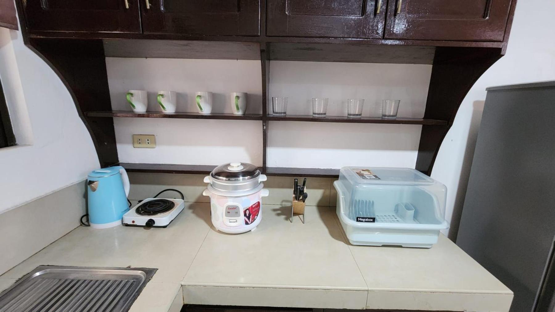 EV2 Townhouse Hotel