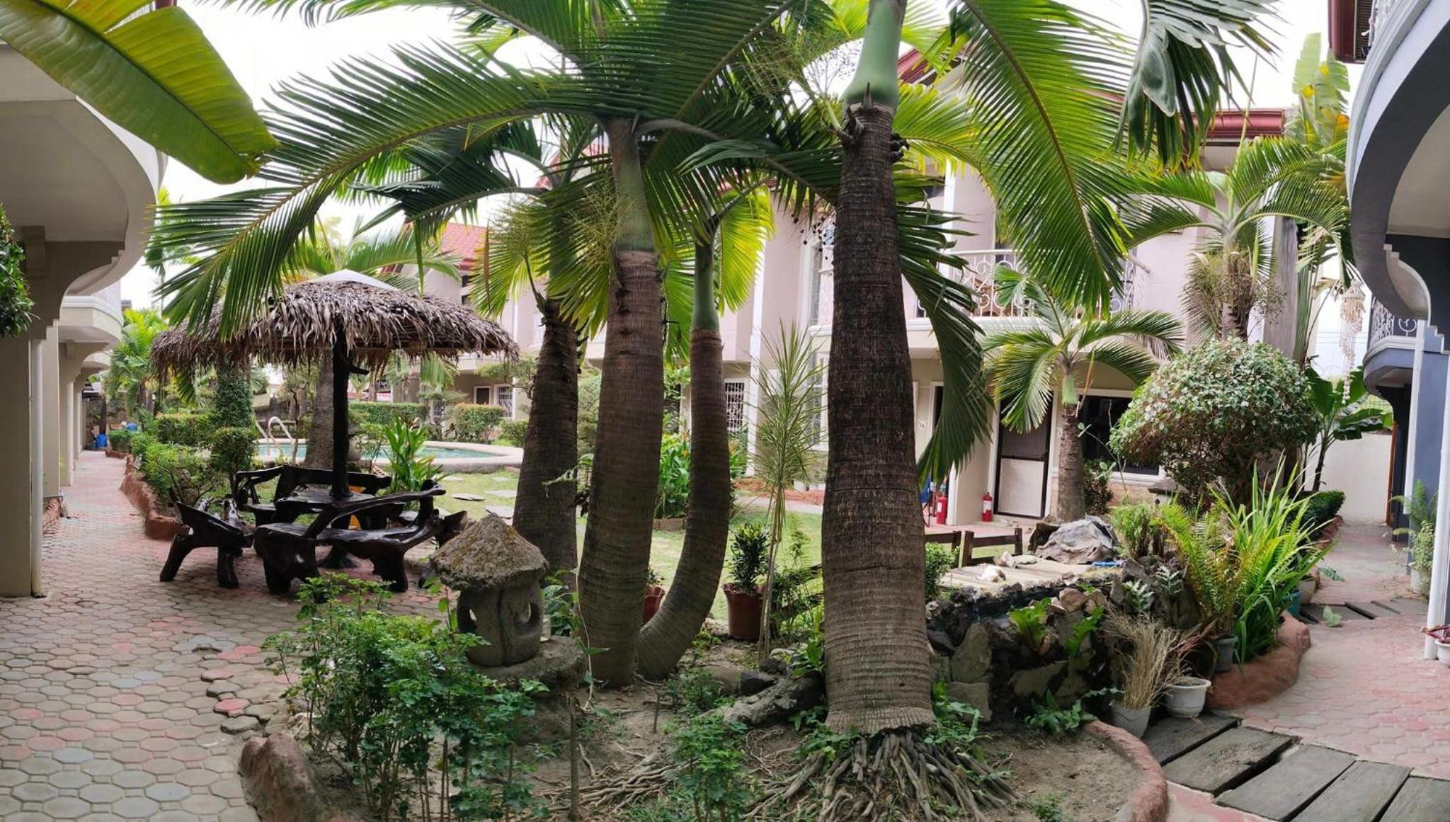 EV2 Townhouse Hotel