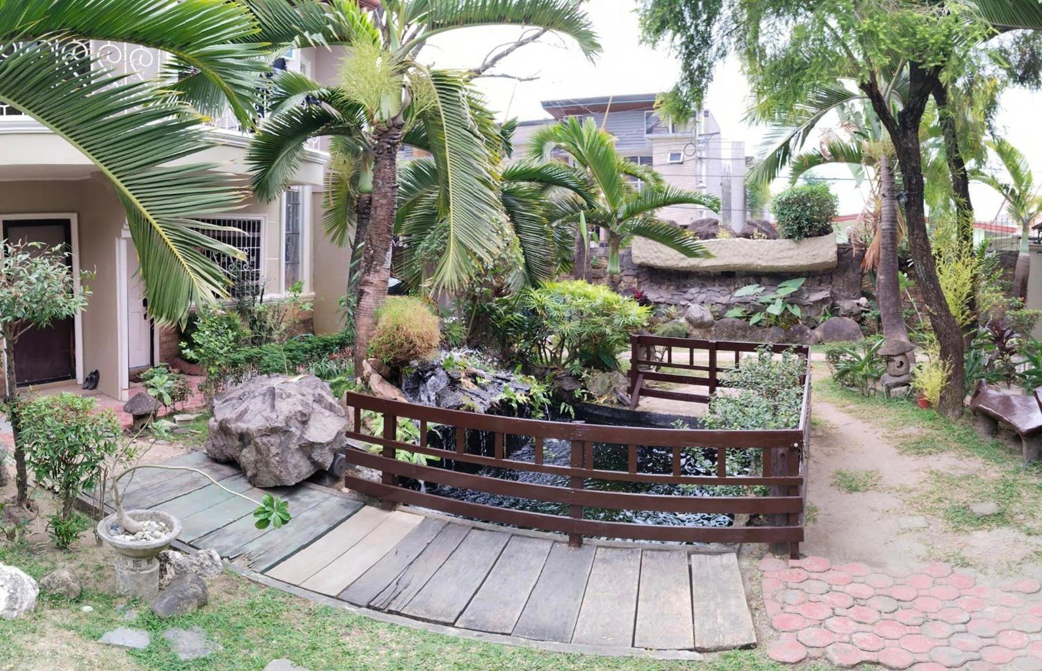 EV2 Townhouse Hotel
