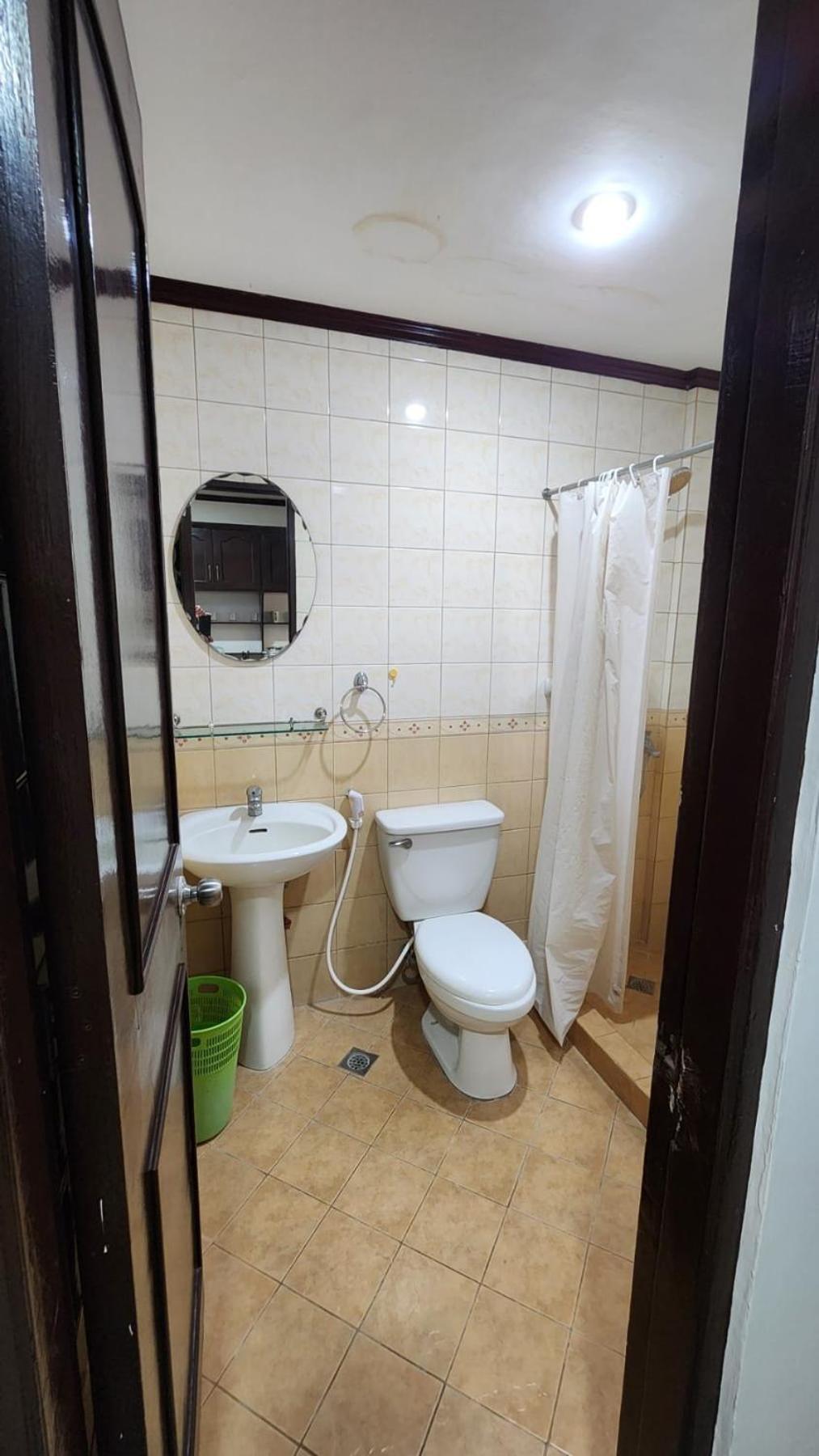 EV2 Townhouse Hotel