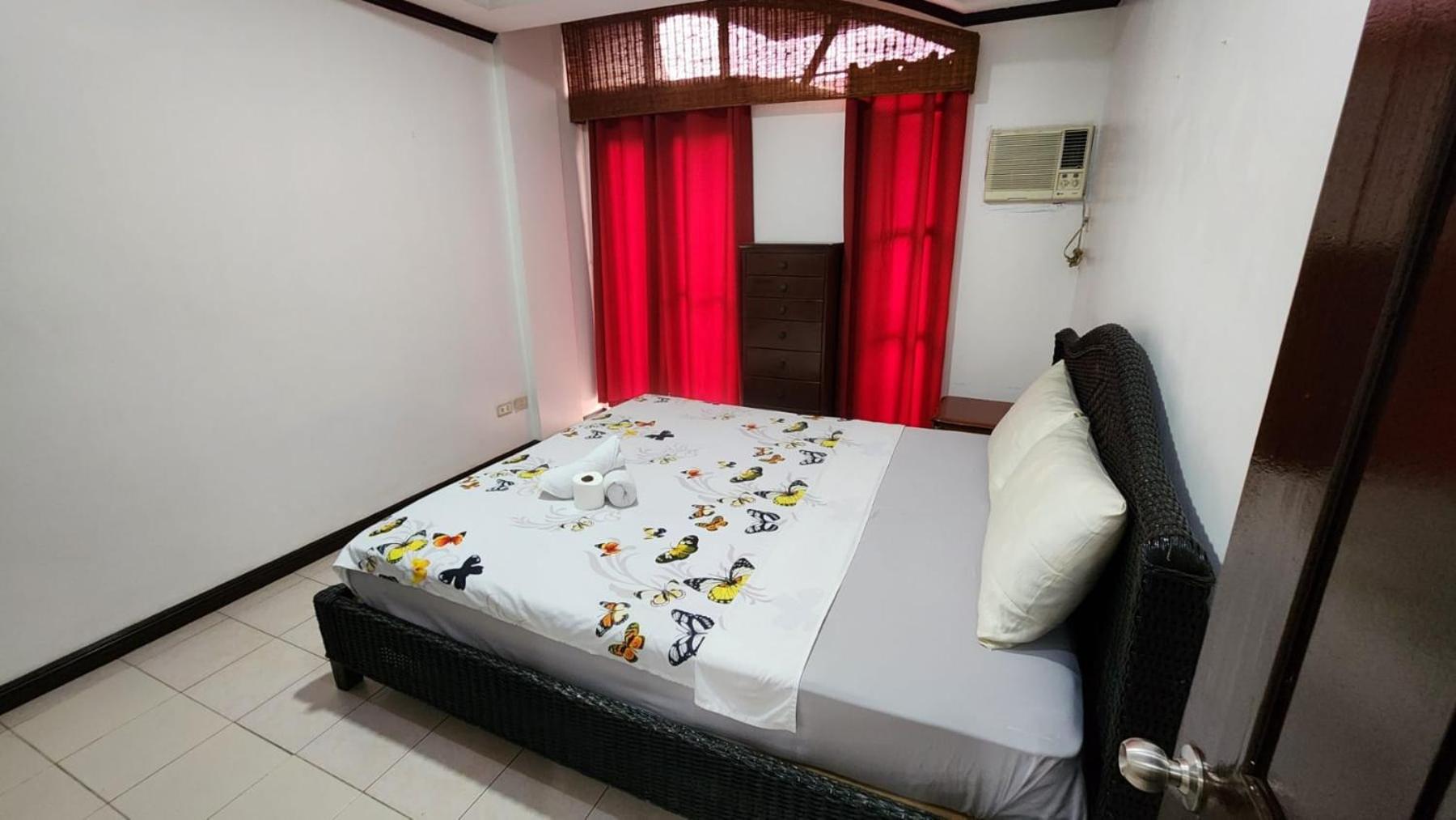 EV2 Townhouse Hotel