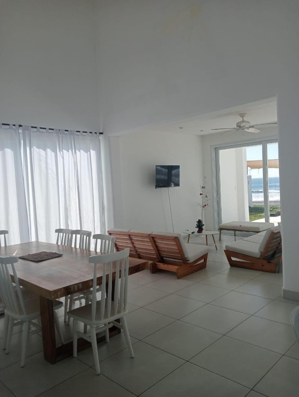 Paracas House, Frente al Mar