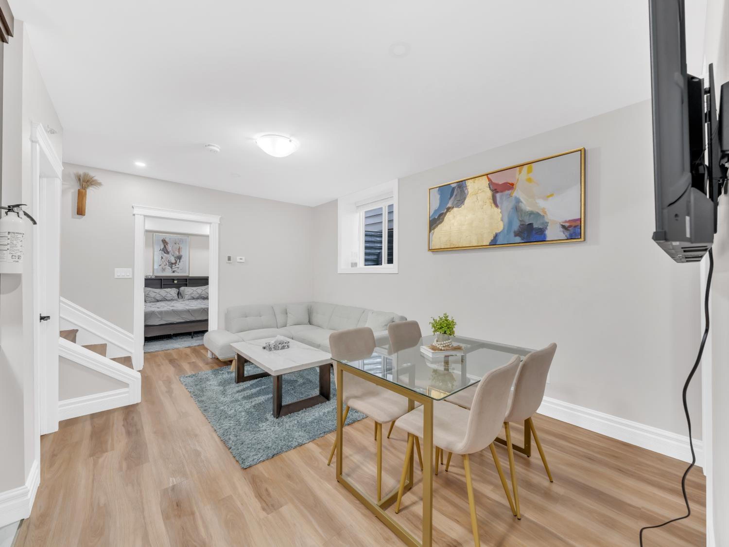 Stylish 2-Bedroom Apartment In Downtown Windsor
