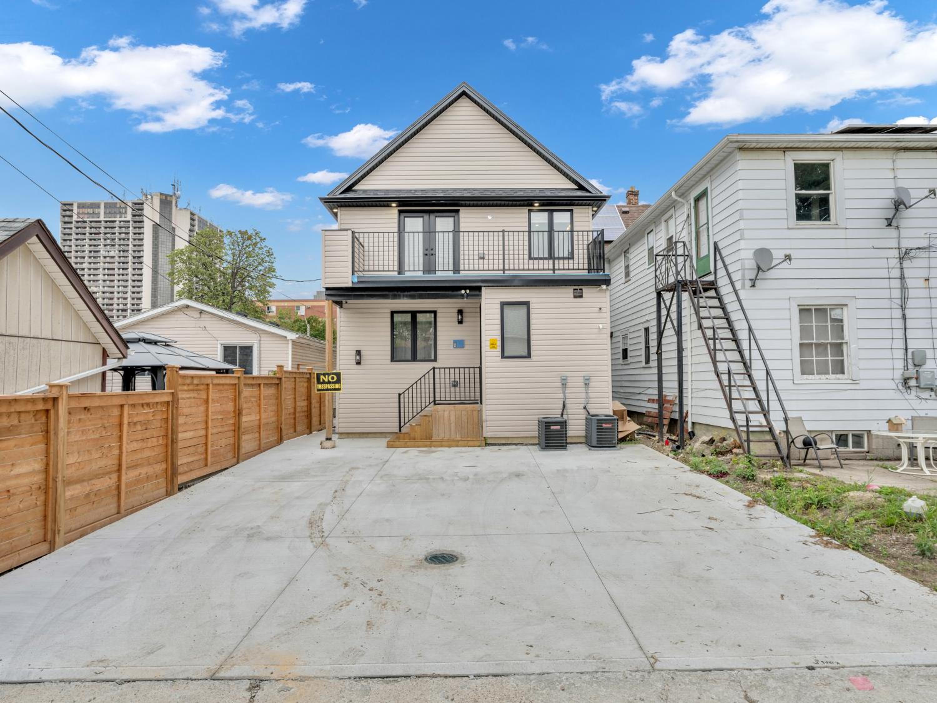 Stylish 2-Bedroom Apartment In Downtown Windsor