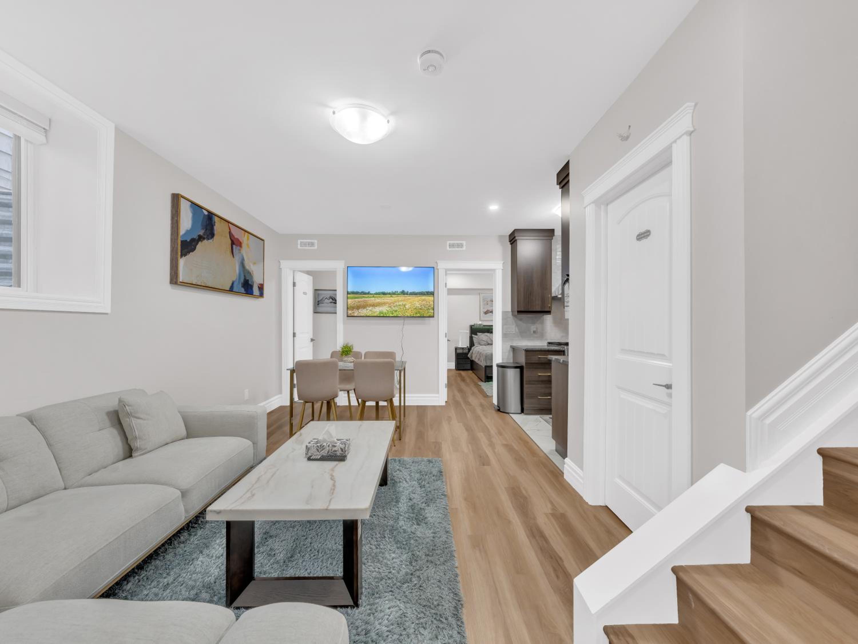 Stylish 2-Bedroom Apartment In Downtown Windsor