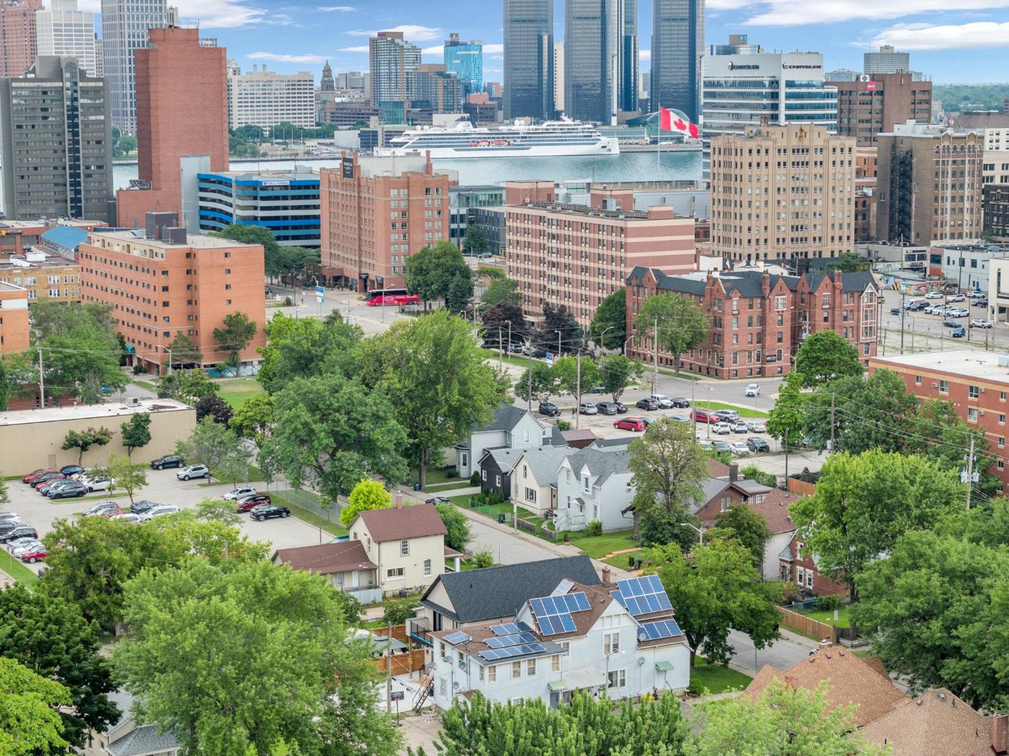 Stylish 2-Bedroom Apartment In Downtown Windsor