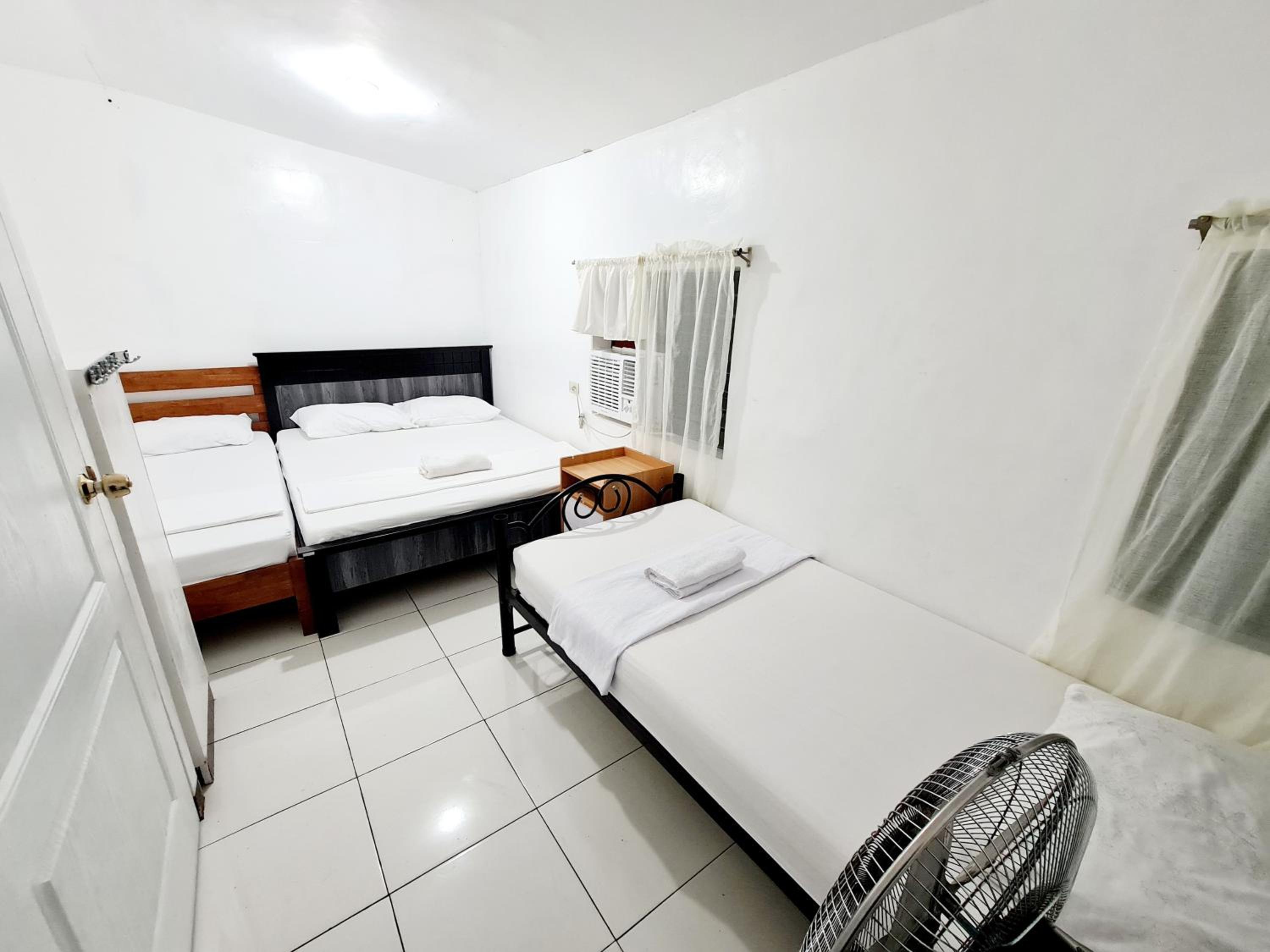Calapan Transient House 3-BedRoom near MALLS L26 view 2