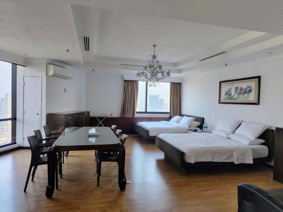 Duplex Penthouse-Lower Floor at times square