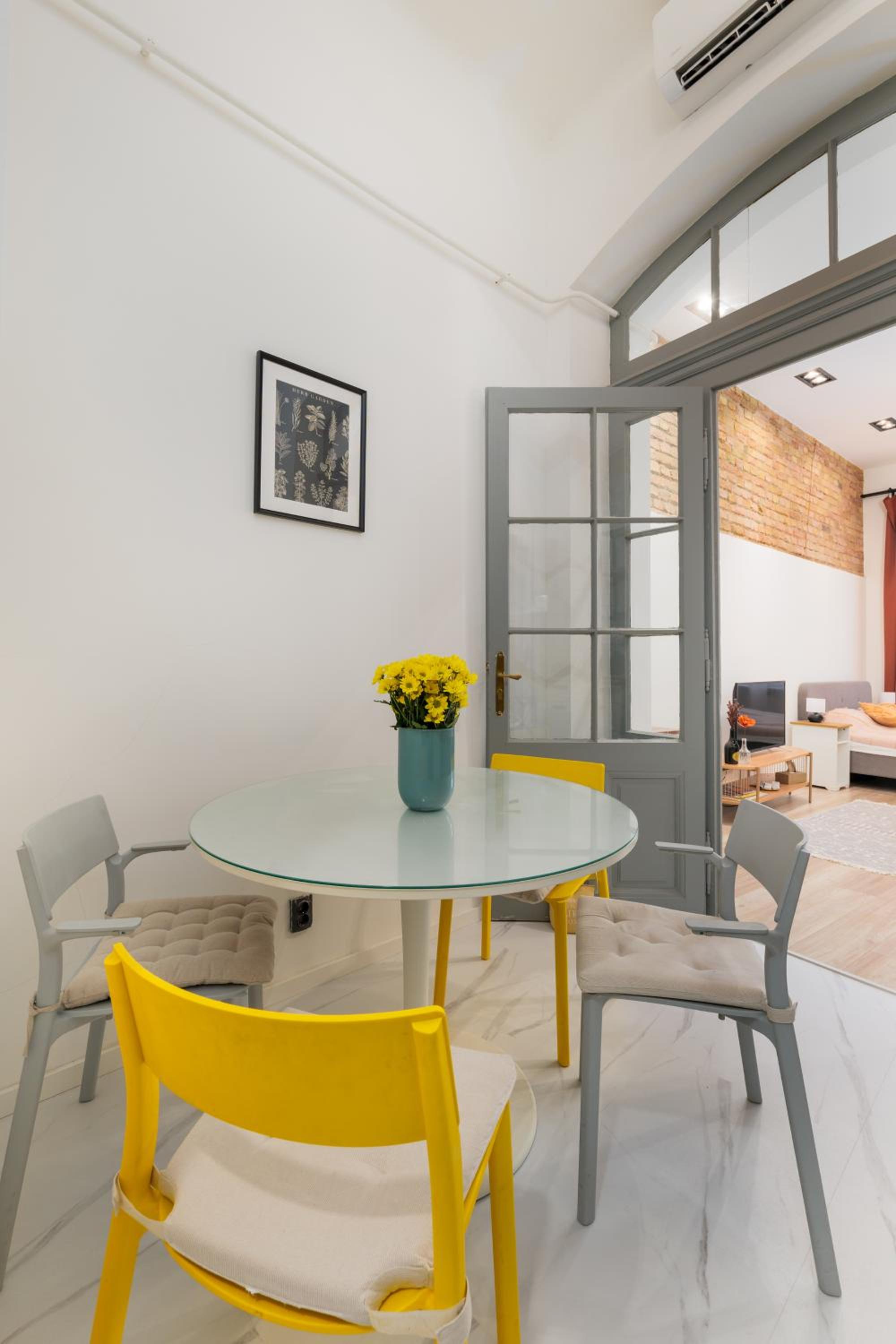 Downtown apartment 2 minutes from Opera House