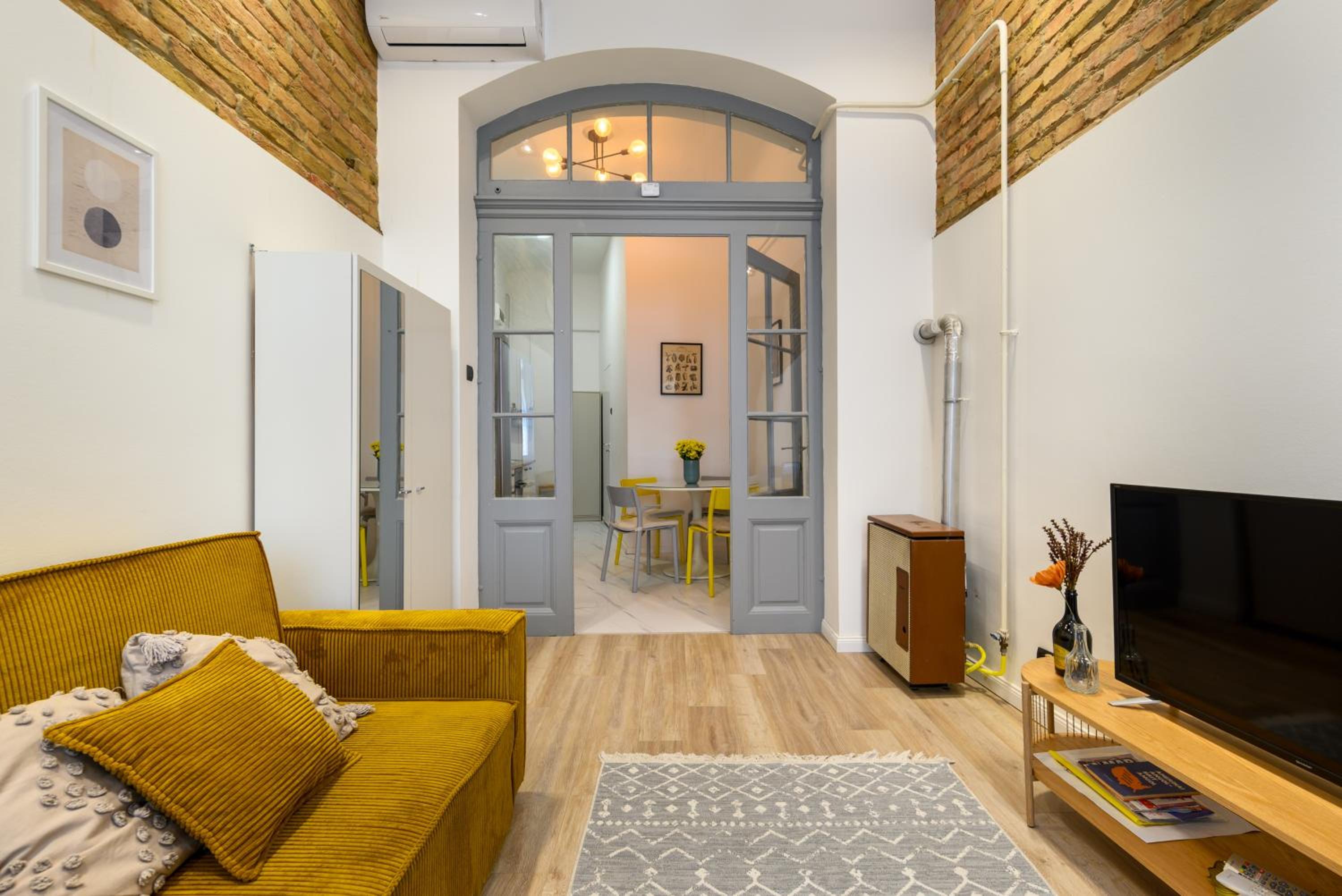 Downtown apartment 2 minutes from Opera House