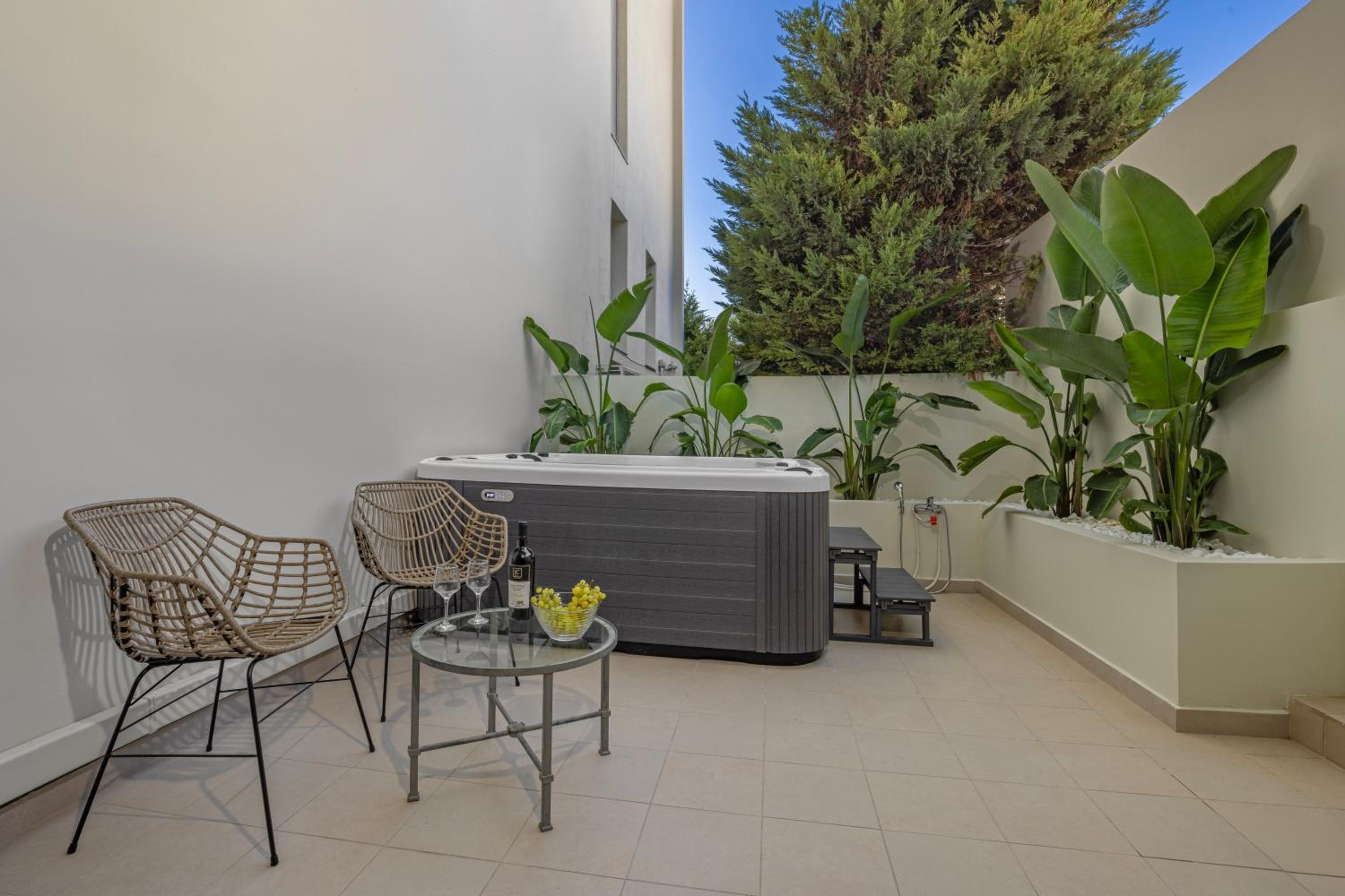 Natural Harmony ,Luxury Studio Oasis & Hot Tub photo 4