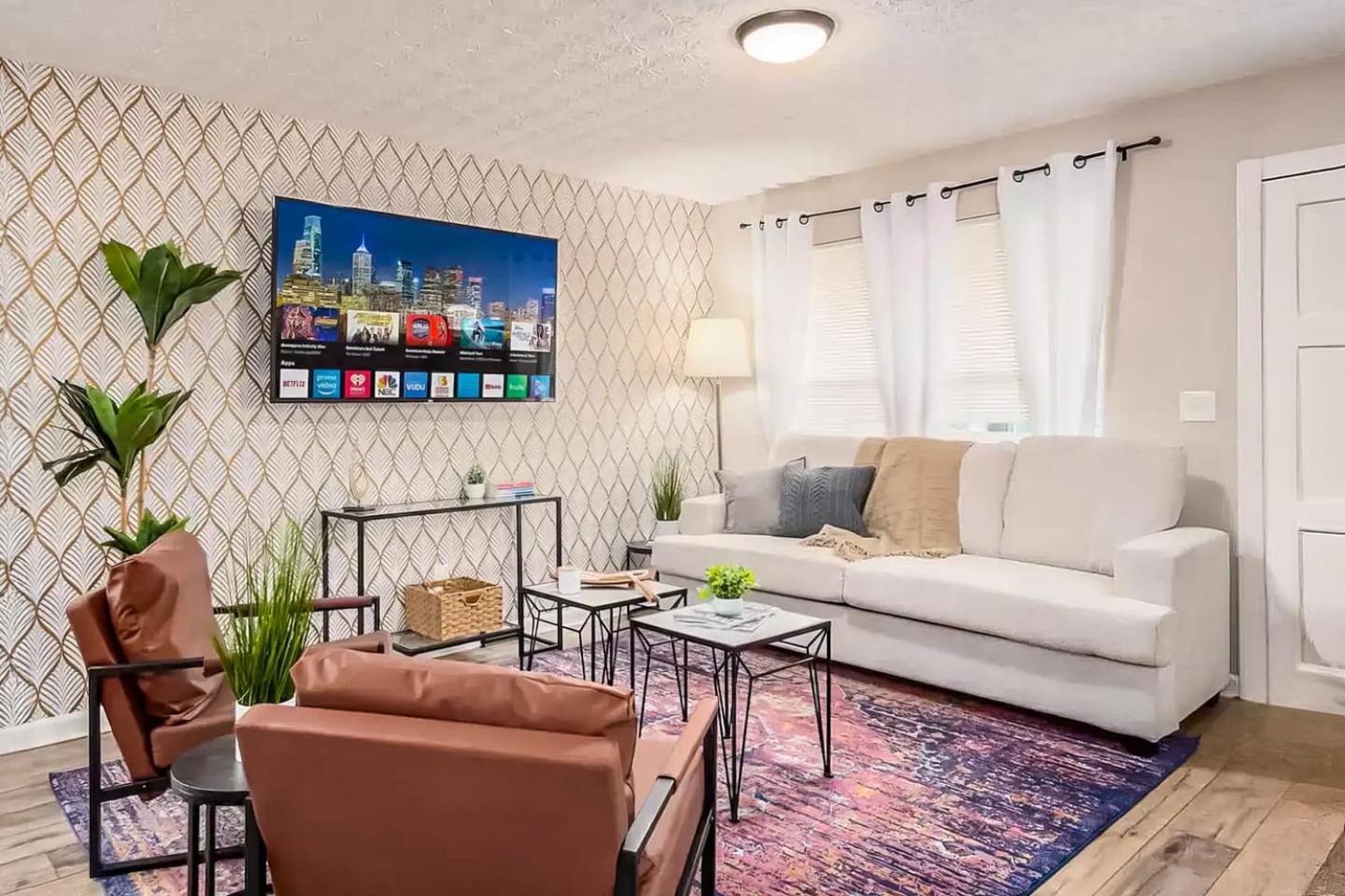 Urban Oasis w Hot Tub Near Downtown & Arena District