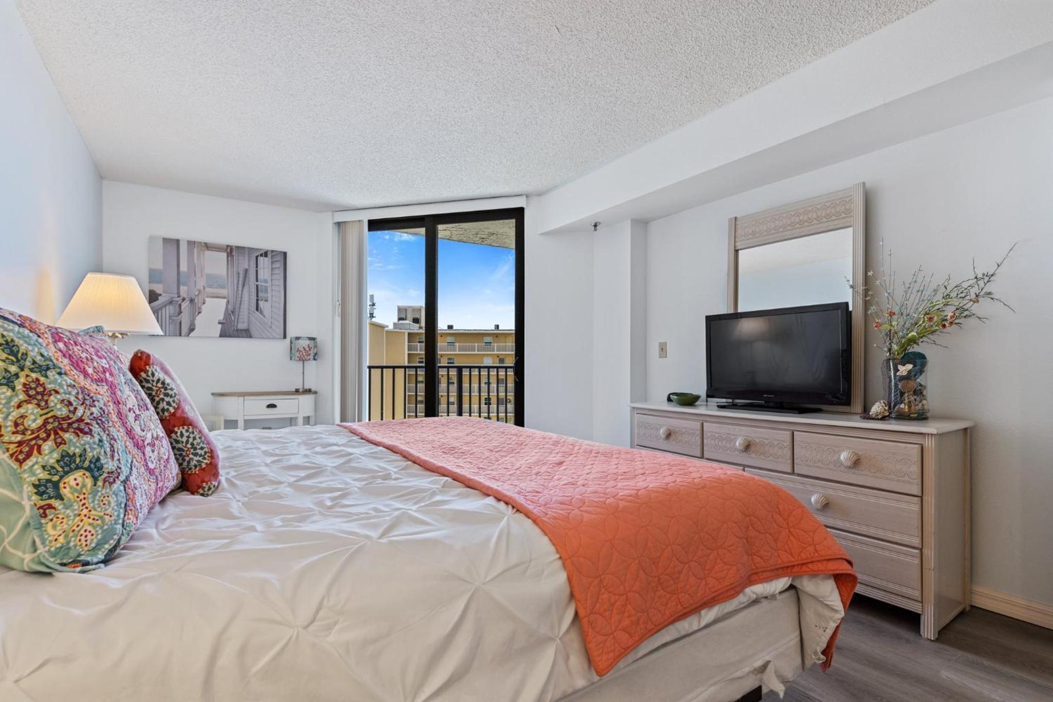 Ocean View / 7th Floor / Pool / Walk to Shopping & Dining / Ocean Trillium Condo #701 view 5