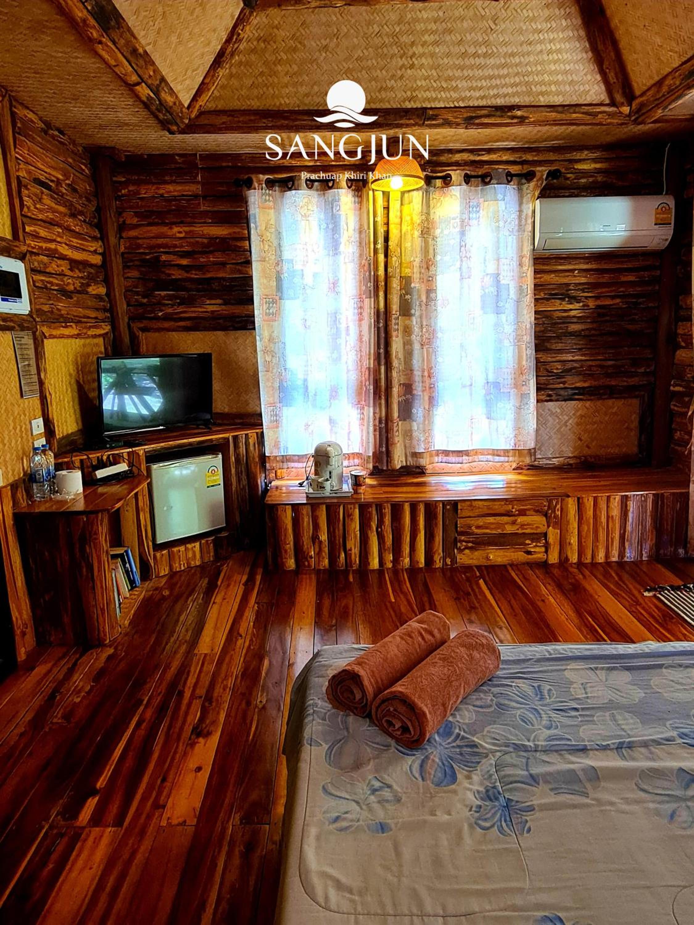 Sangjun On Beach Resort, Bang Saphan - 17