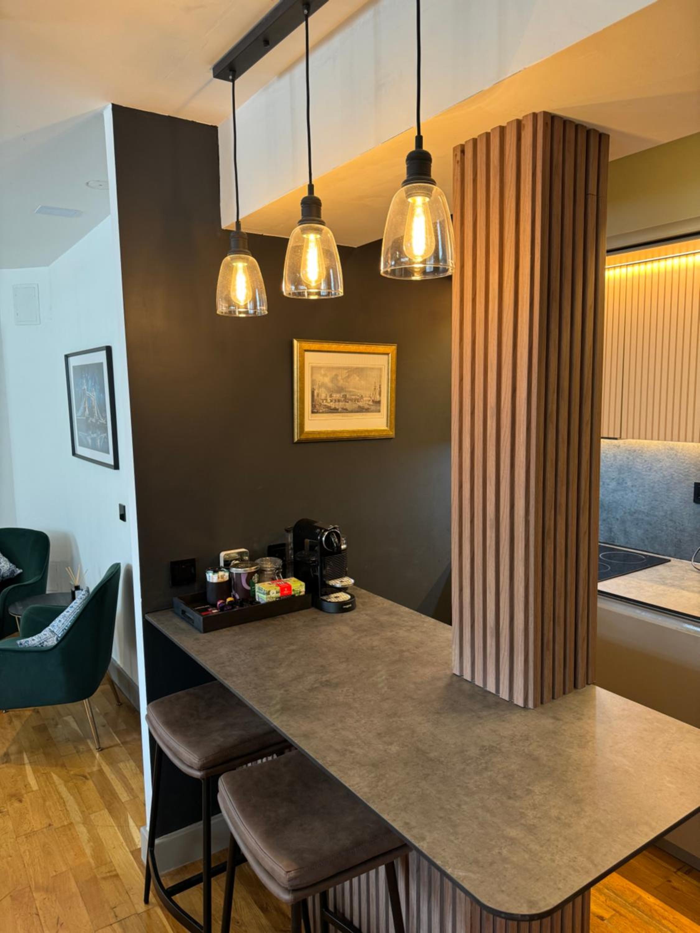 Chic apartment near Tower Bridge view 4